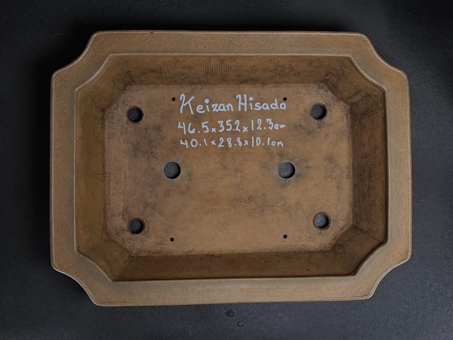 KEIZAN HISADA 久山 桂山 - Hand signed 爪描き- 常滑 - 46.5cm Rectangular 長方鉢 – Unglazed 無釉