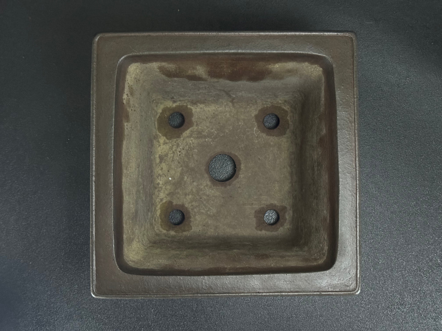 YAMAAKI (山秋窯) 3rd Generation Kataoka Toshio (片岡俊夫 作) - 小松泉 - 常滑 - 24.6cm Square 正方鉢 – Unglazed 無釉