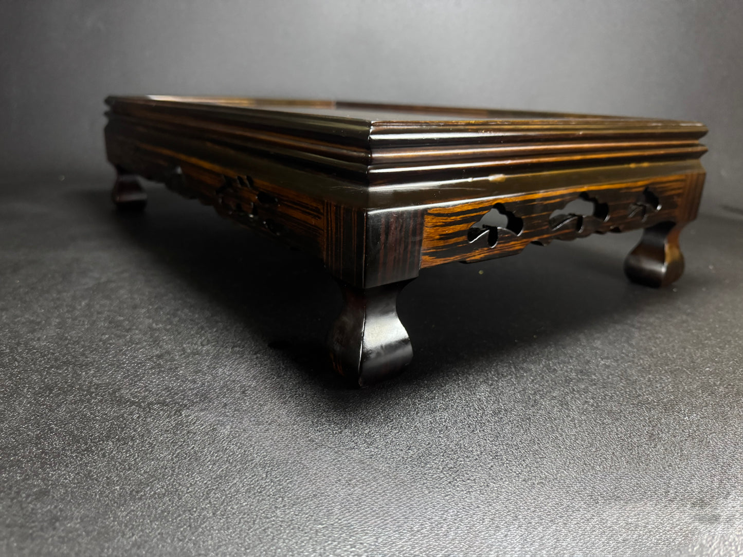 0 Japanese Bonsai Display Stand 盆栽飾台 – Ebony / Rosewood Style 黒檀・紫檀調 – Rectangular Kadai 花台 – Pierced Openwork Carving 透かし彫り – 54.7cm