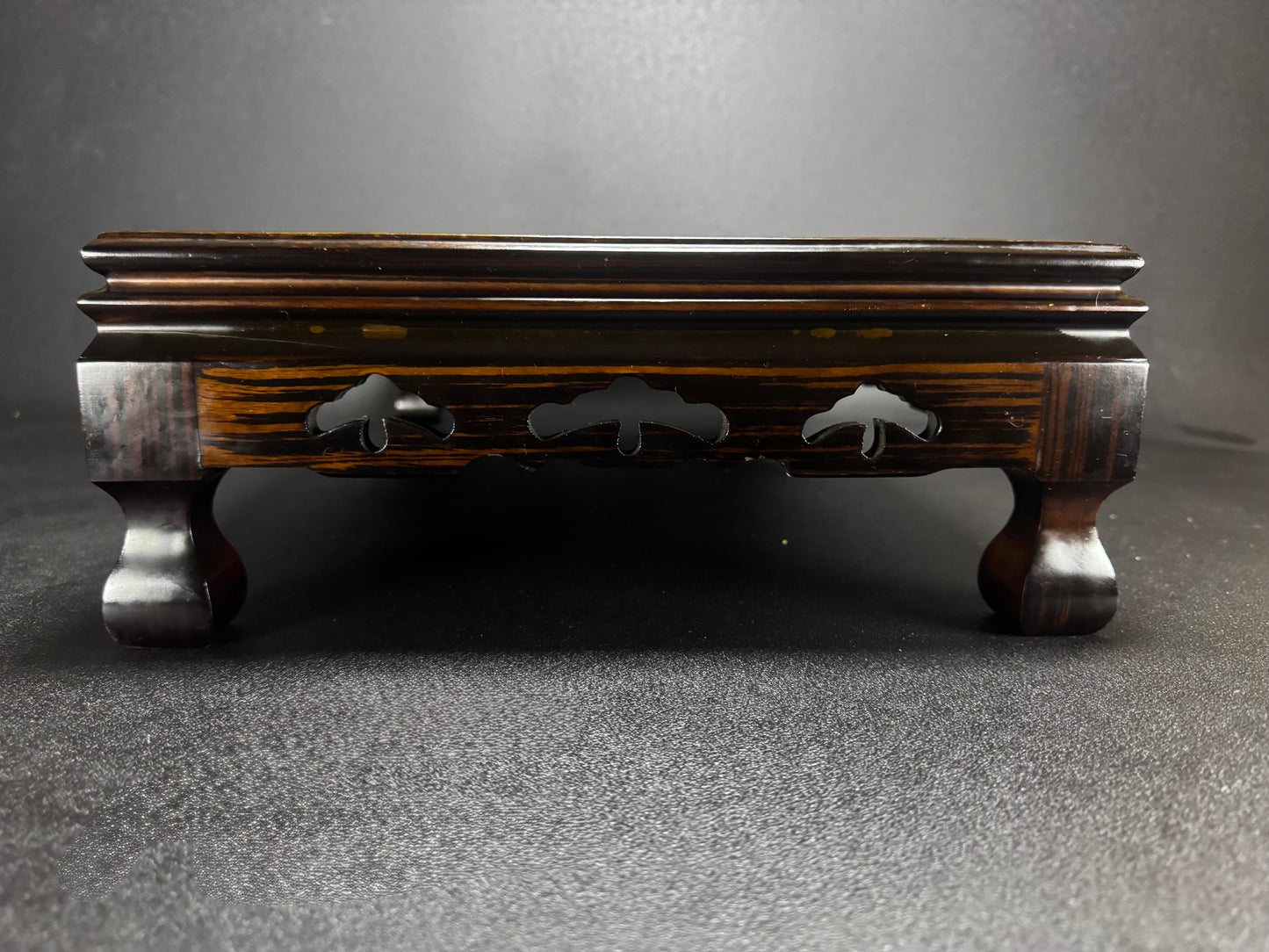0 Japanese Bonsai Display Stand 盆栽飾台 – Ebony / Rosewood Style 黒檀・紫檀調 – Rectangular Kadai 花台 – Pierced Openwork Carving 透かし彫り – 54.7cm