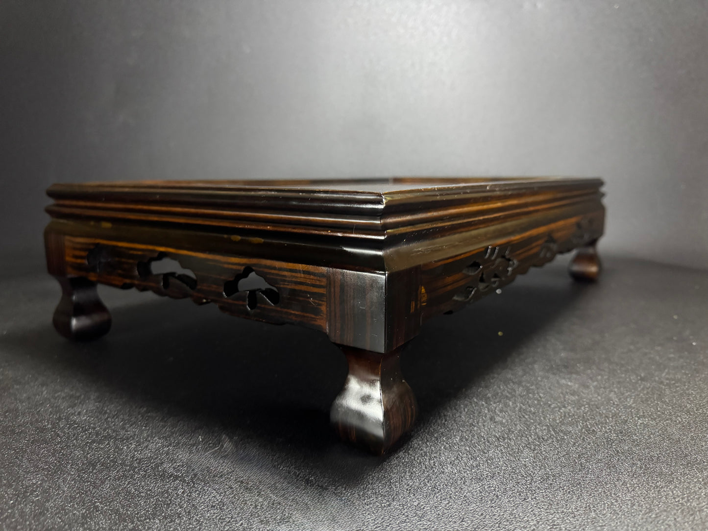 0 Japanese Bonsai Display Stand 盆栽飾台 – Ebony / Rosewood Style 黒檀・紫檀調 – Rectangular Kadai 花台 – Pierced Openwork Carving 透かし彫り – 54.7cm