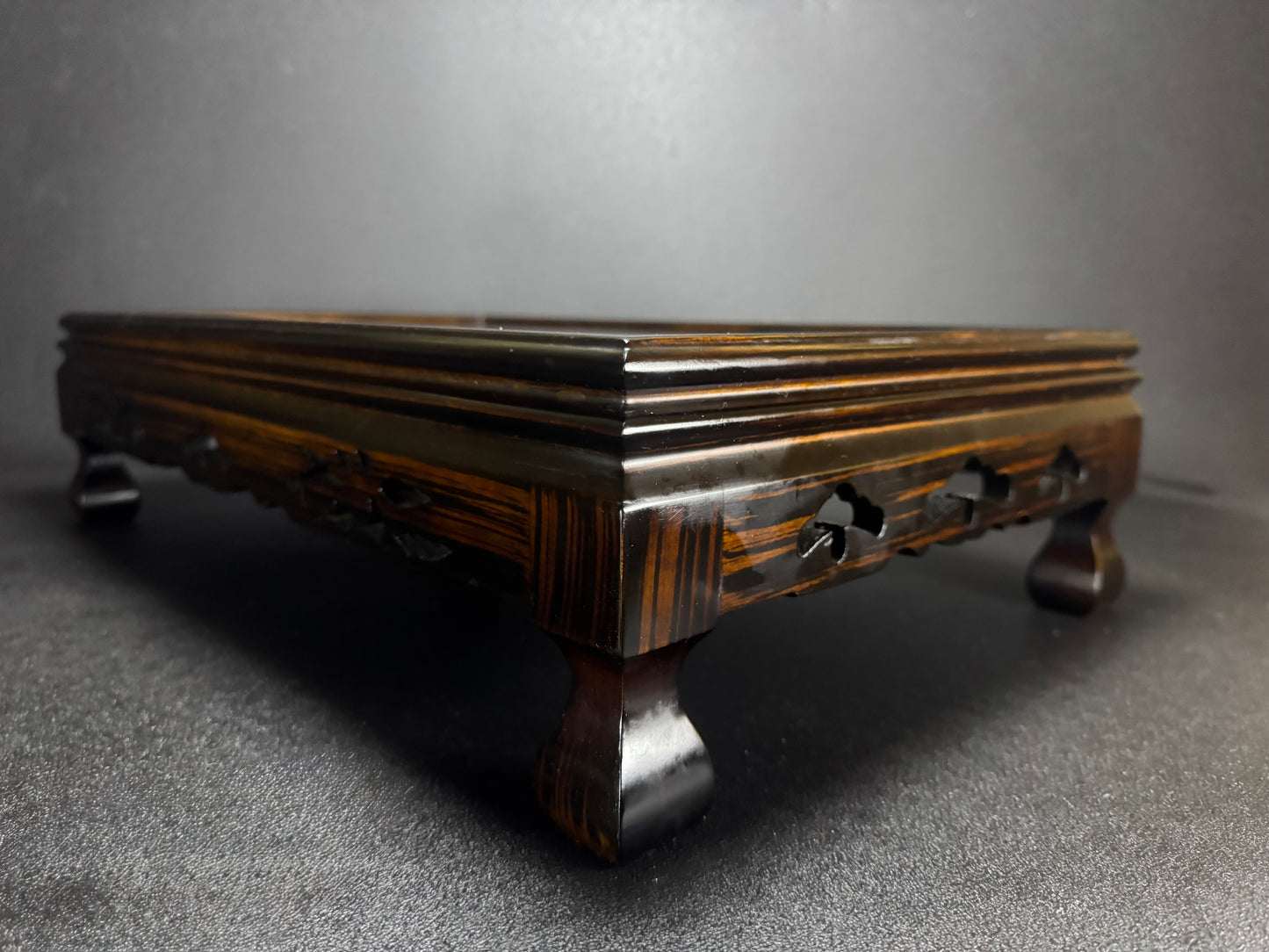0 Japanese Bonsai Display Stand 盆栽飾台 – Ebony / Rosewood Style 黒檀・紫檀調 – Rectangular Kadai 花台 – Pierced Openwork Carving 透かし彫り – 54.7cm