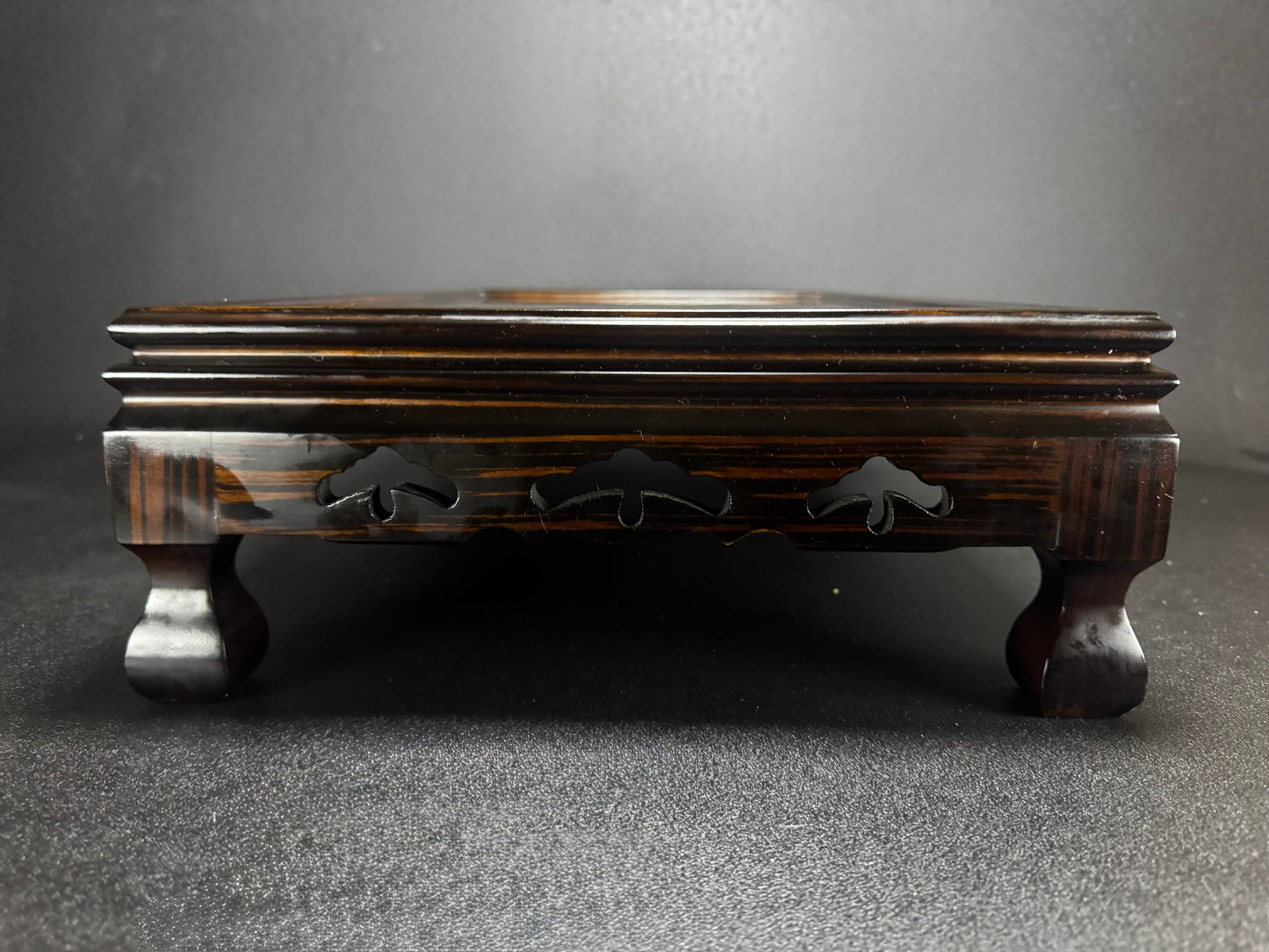 0 Japanese Bonsai Display Stand 盆栽飾台 – Ebony / Rosewood Style 黒檀・紫檀調 – Rectangular Kadai 花台 – Pierced Openwork Carving 透かし彫り – 54.7cm