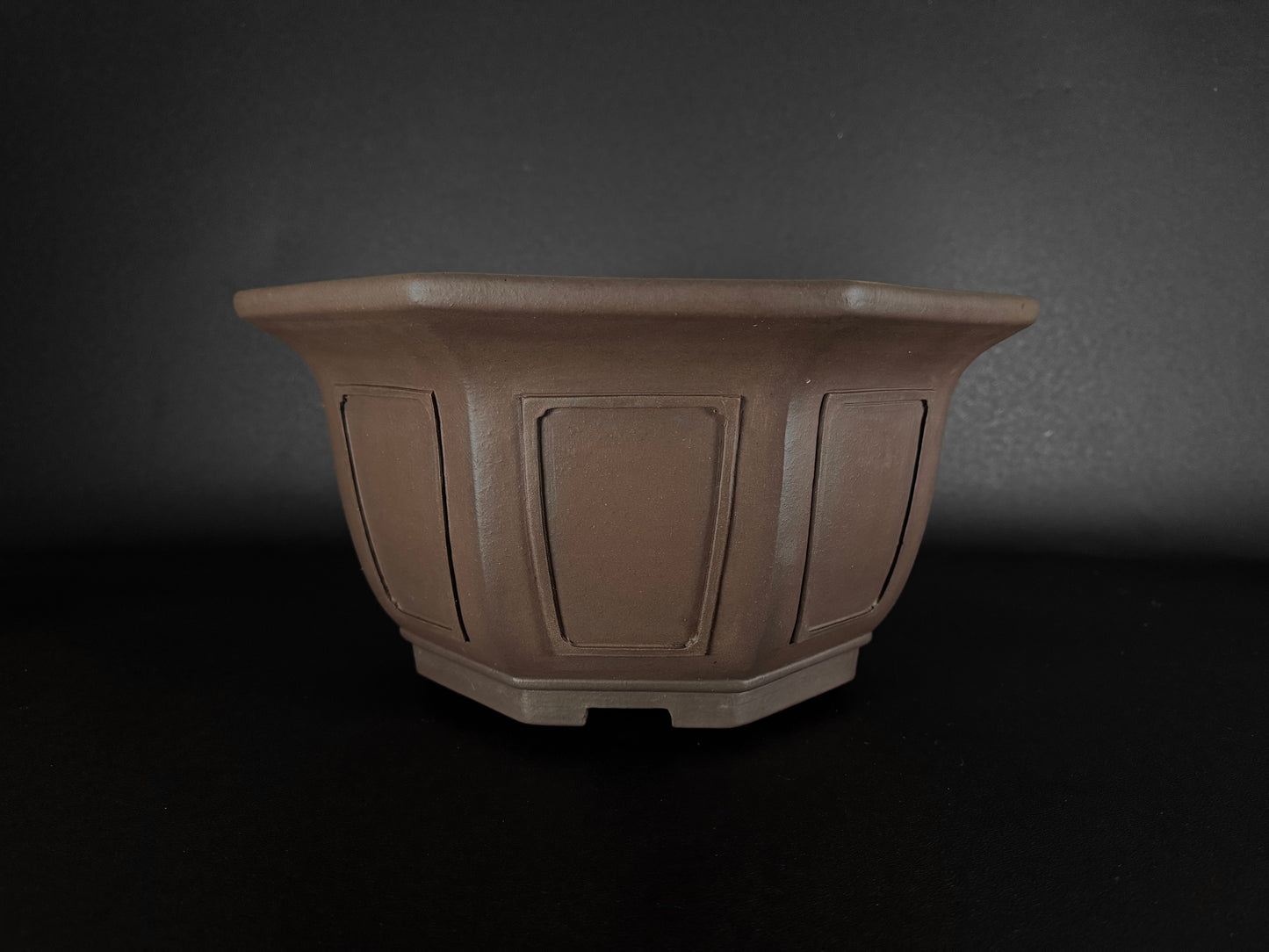 YAMAAKI 山秋 – 3rd Generation Kataoka Toshio 山秋三代 片岡俊雄 – Tokoname 常滑市 – 40.0cm Octagonal 八角鉢 – Unglazed 無釉