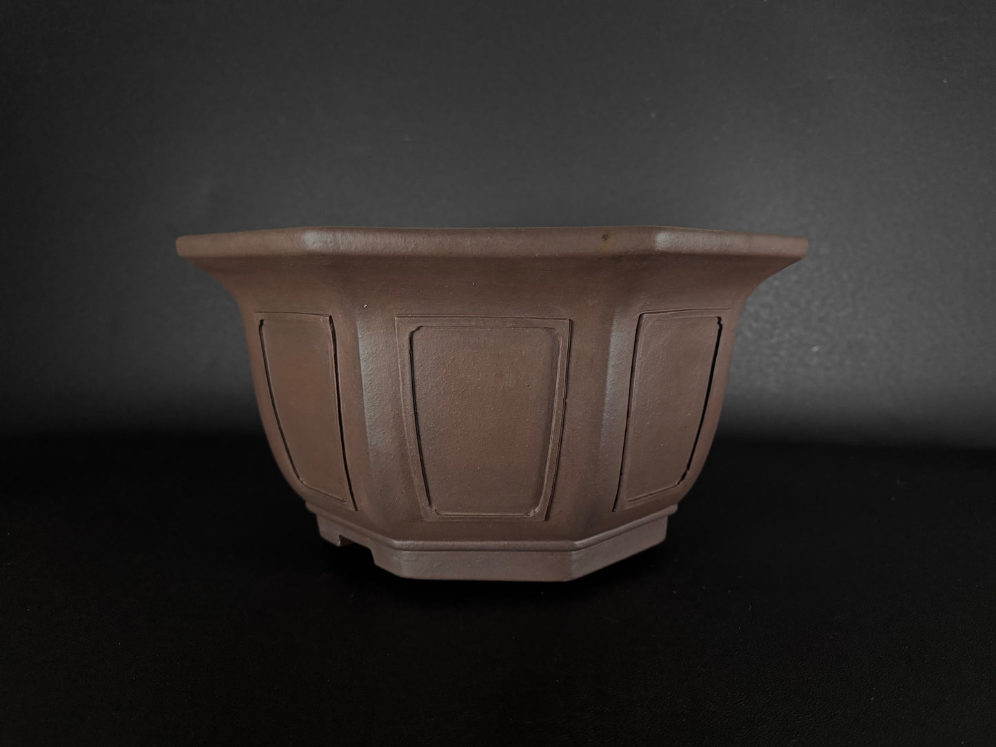 YAMAAKI 山秋 – 3rd Generation Kataoka Toshio 山秋三代 片岡俊雄 – Tokoname 常滑市 – 40.0cm Octagonal 八角鉢 – Unglazed 無釉