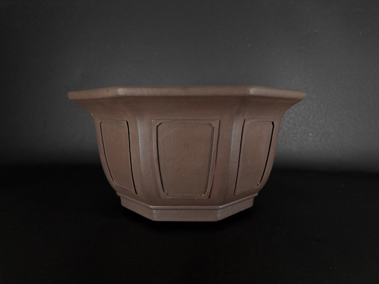 YAMAAKI 山秋 – 3rd Generation Kataoka Toshio 山秋三代 片岡俊雄 – Tokoname 常滑市 – 40.0cm Octagonal 八角鉢 – Unglazed 無釉