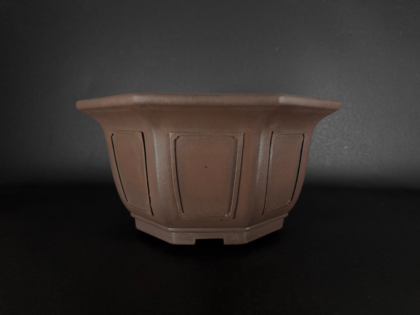 YAMAAKI 山秋 – 3rd Generation Kataoka Toshio 山秋三代 片岡俊雄 – Tokoname 常滑市 – 40.0cm Octagonal 八角鉢 – Unglazed 無釉