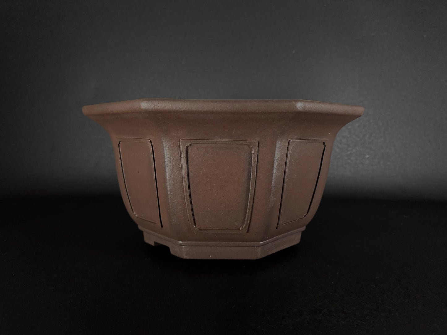 YAMAAKI 山秋 – 3rd Generation Kataoka Toshio 山秋三代 片岡俊雄 – Tokoname 常滑市 – 40.0cm Octagonal 八角鉢 – Unglazed 無釉