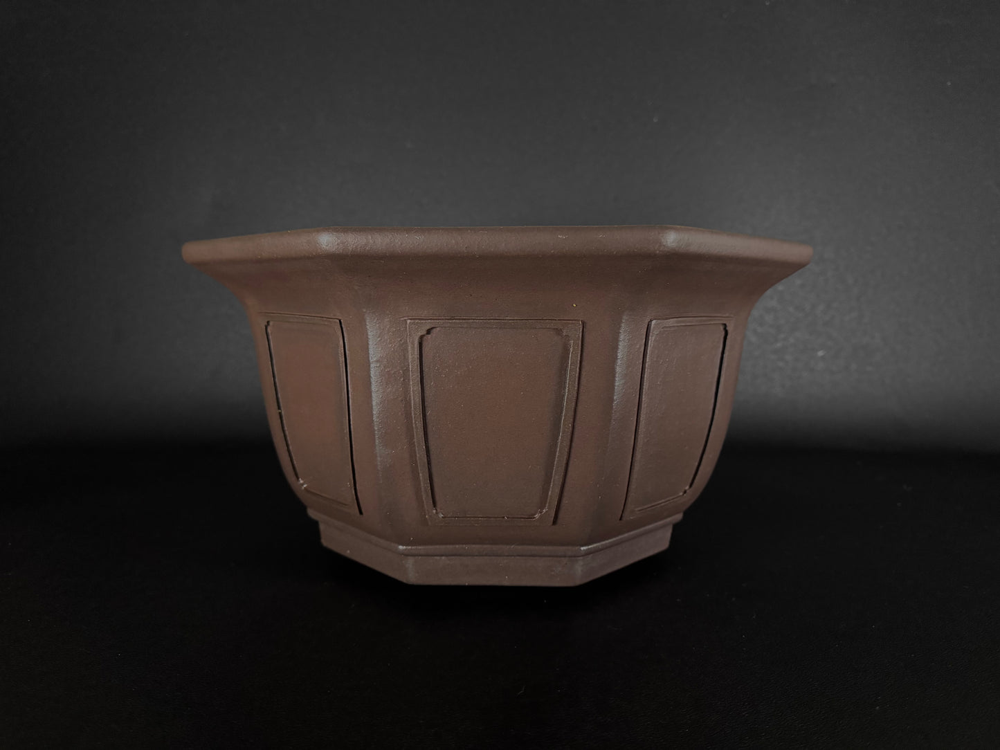 YAMAAKI 山秋 – 3rd Generation Kataoka Toshio 山秋三代 片岡俊雄 – Tokoname 常滑市 – 40.0cm Octagonal 八角鉢 – Unglazed 無釉