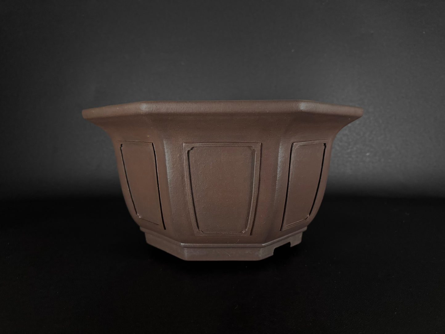 YAMAAKI 山秋 – 3rd Generation Kataoka Toshio 山秋三代 片岡俊雄 – Tokoname 常滑市 – 40.0cm Octagonal 八角鉢 – Unglazed 無釉