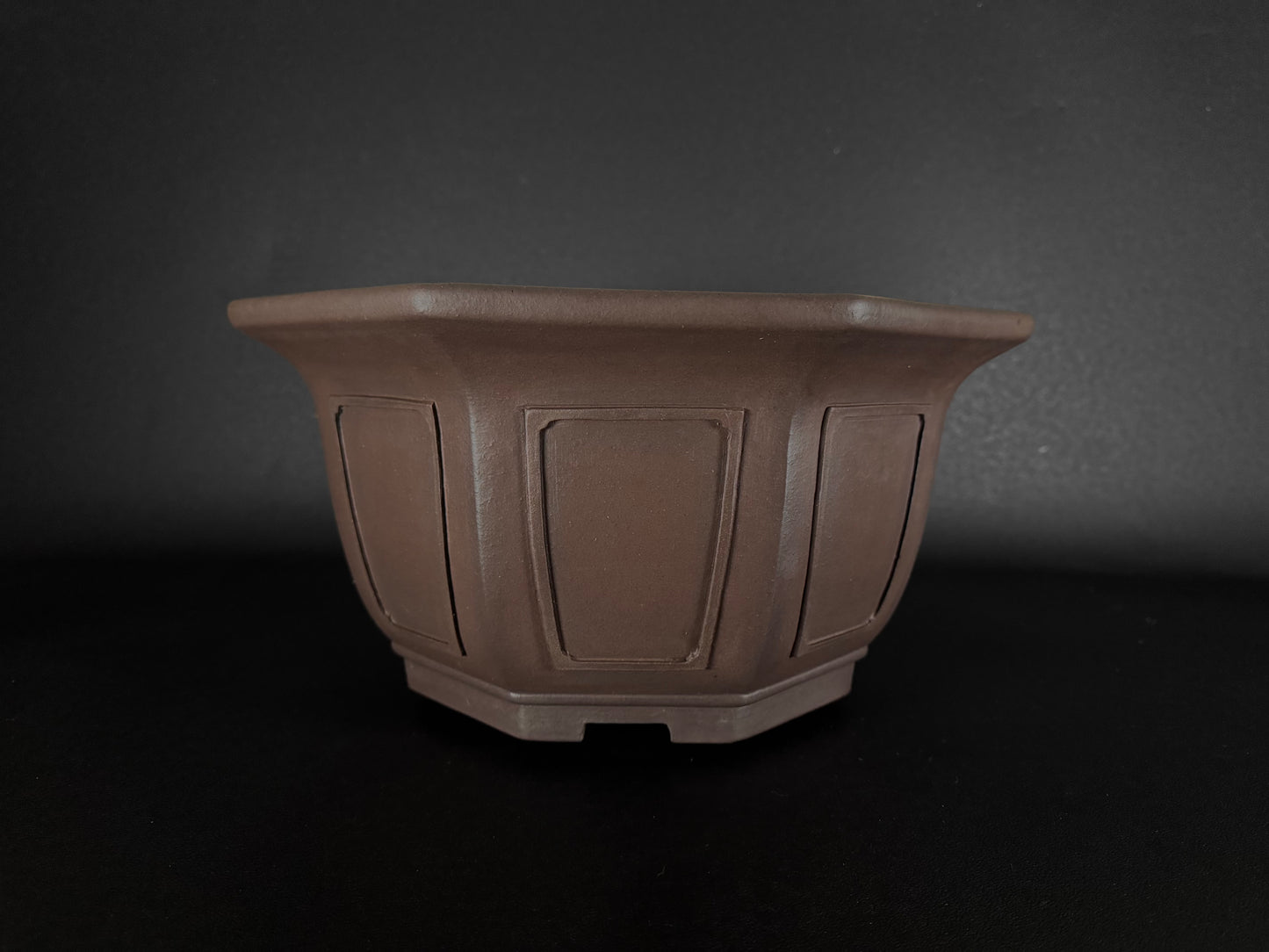 YAMAAKI 山秋 – 3rd Generation Kataoka Toshio 山秋三代 片岡俊雄 – Tokoname 常滑市 – 40.0cm Octagonal 八角鉢 – Unglazed 無釉