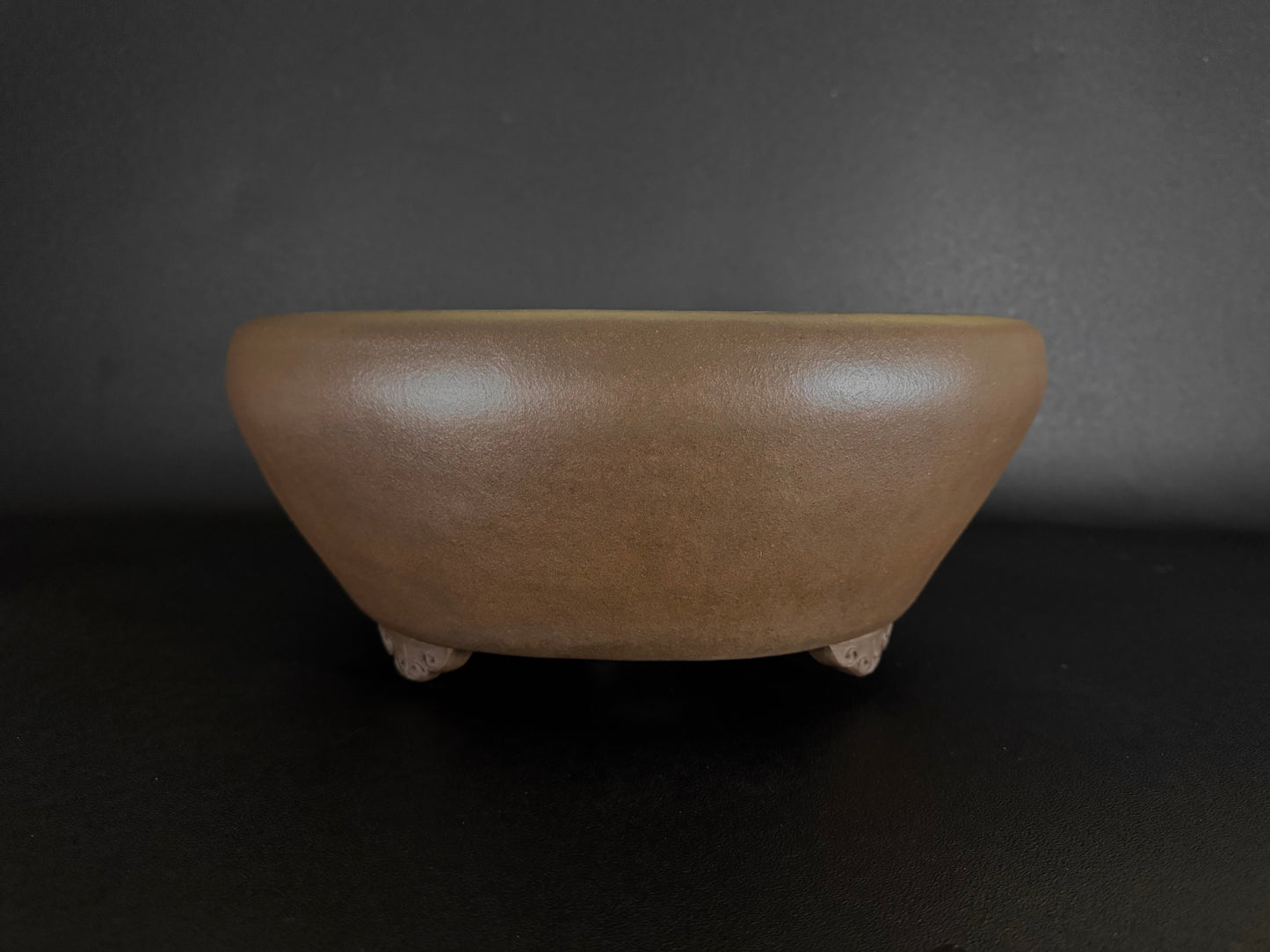 NAKANO GYOZAN 中野 行山 "Hand signed 爪描き" - 常滑 - 39.5cm Round 丸鉢 – Unglazed 無釉