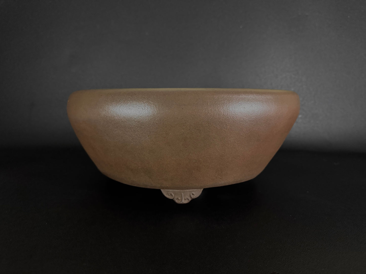 NAKANO GYOZAN 中野 行山 "Hand signed 爪描き" - 常滑 - 39.5cm Round 丸鉢 – Unglazed 無釉