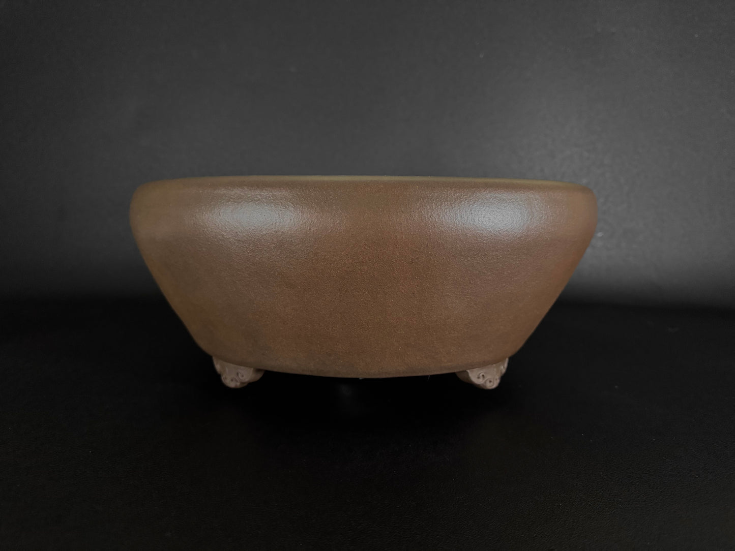 NAKANO GYOZAN 中野 行山 "Hand signed 爪描き" - 常滑 - 39.5cm Round 丸鉢 – Unglazed 無釉