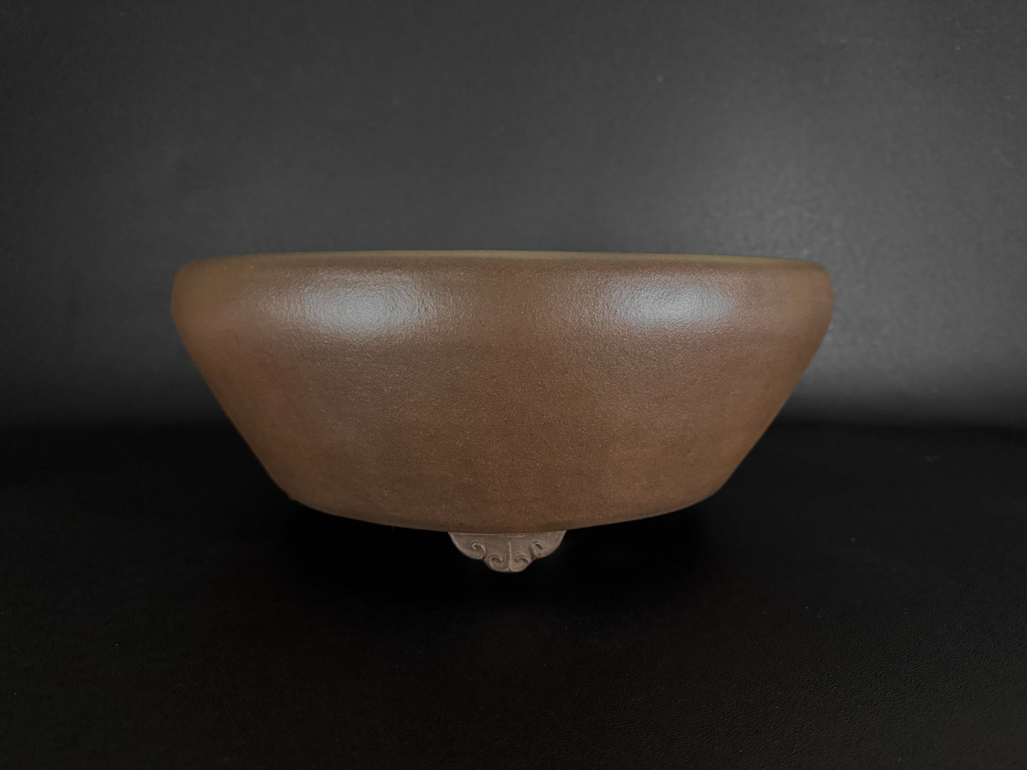 NAKANO GYOZAN 中野 行山 "Hand signed 爪描き" - 常滑 - 39.5cm Round 丸鉢 – Unglazed 無釉