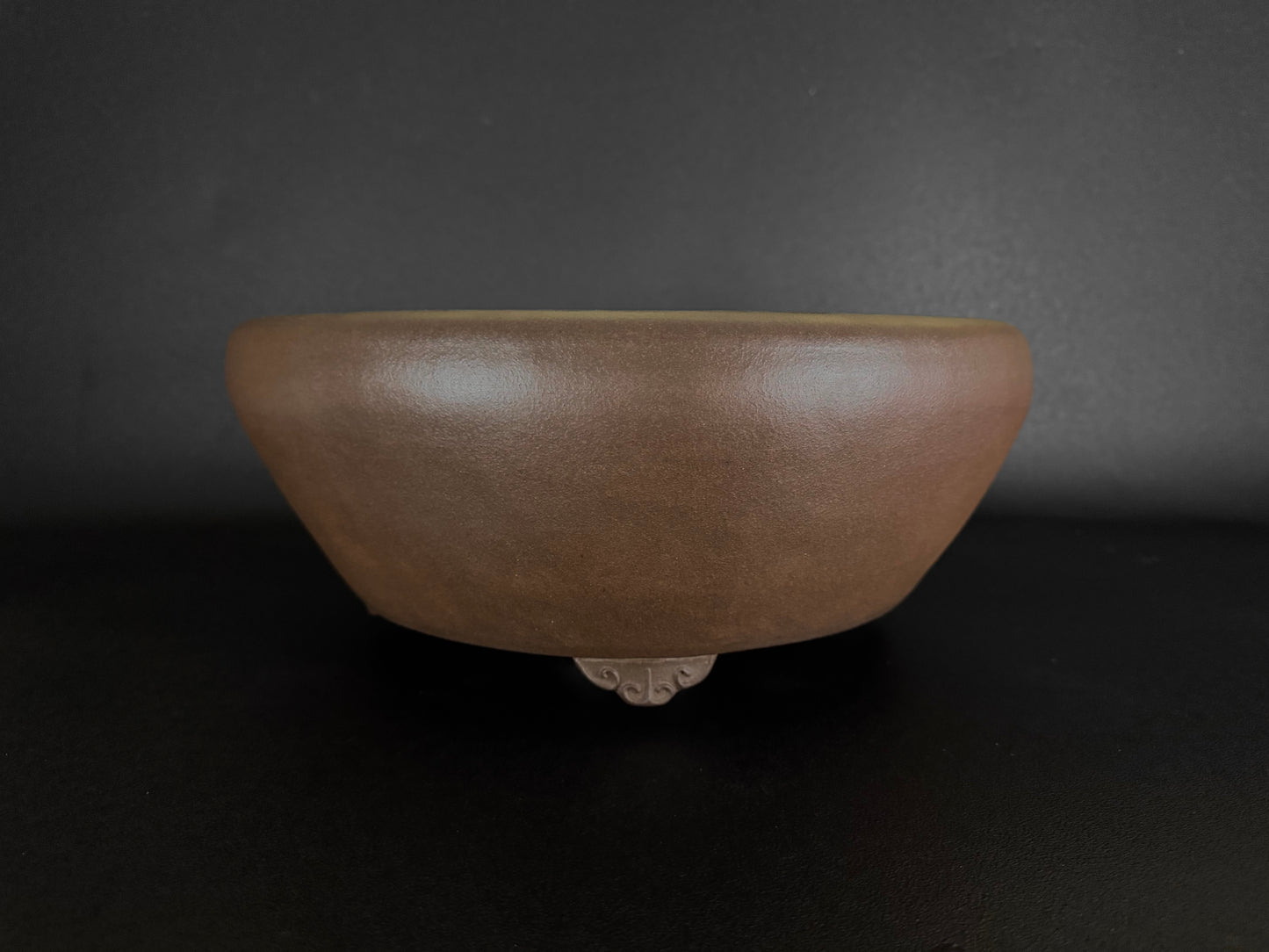 NAKANO GYOZAN 中野 行山 "Hand signed 爪描き" - 常滑 - 39.5cm Round 丸鉢 – Unglazed 無釉