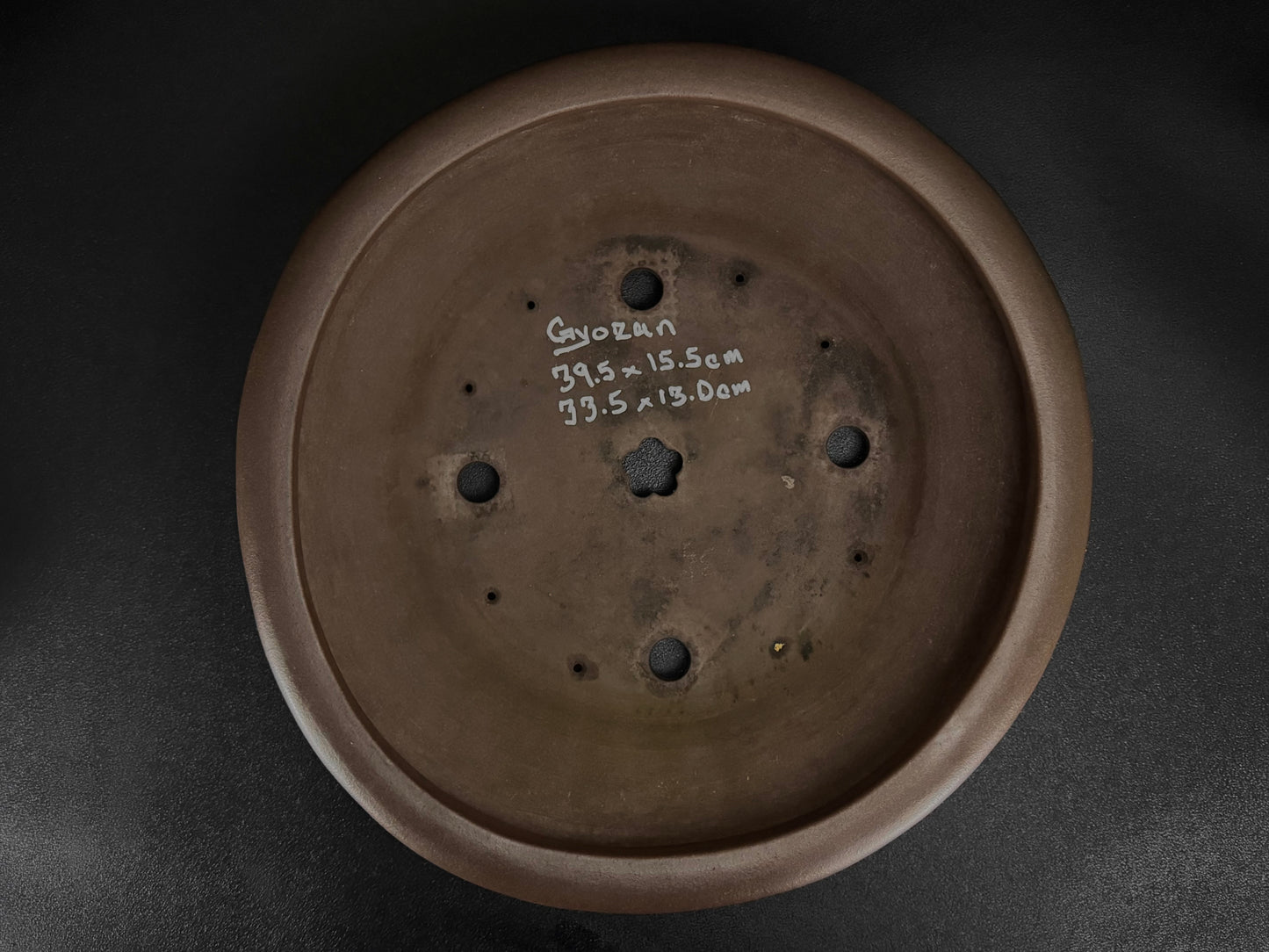 NAKANO GYOZAN 中野 行山 "Hand signed 爪描き" - 常滑 - 39.5cm Round 丸鉢 – Unglazed 無釉