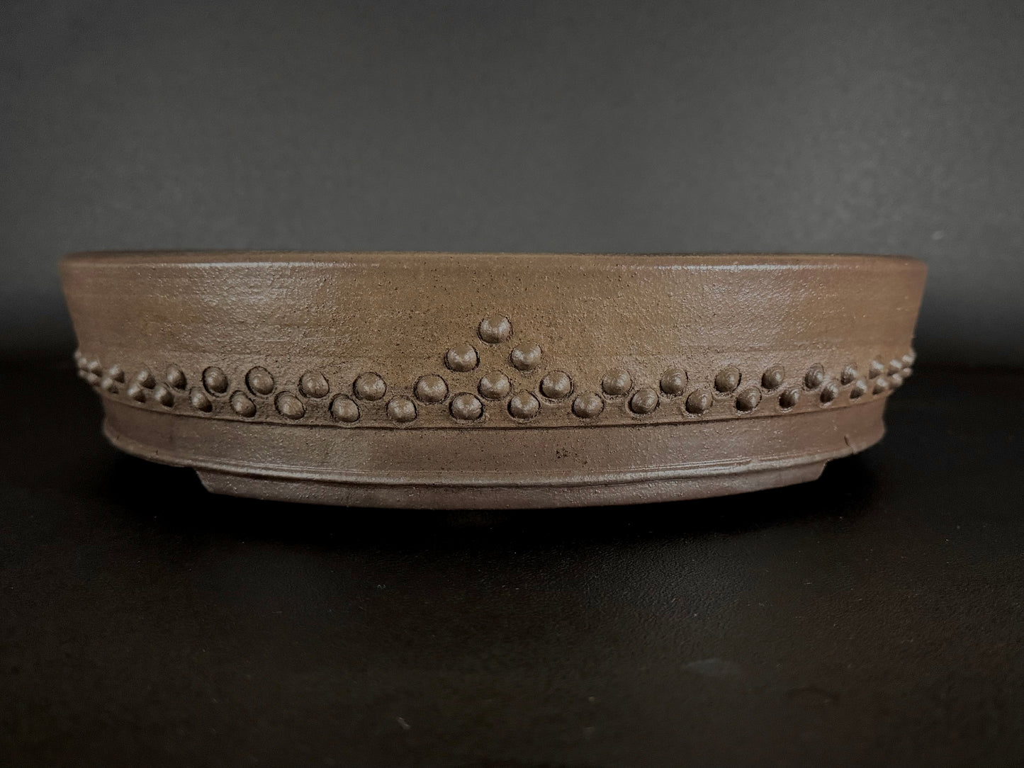 REIHOU 玲峰 (Matsushita Reiji 松下礼治) – Tokoname 常滑 – 37.0cm Round Drum 丸太鼓形 – Unglazed 無釉