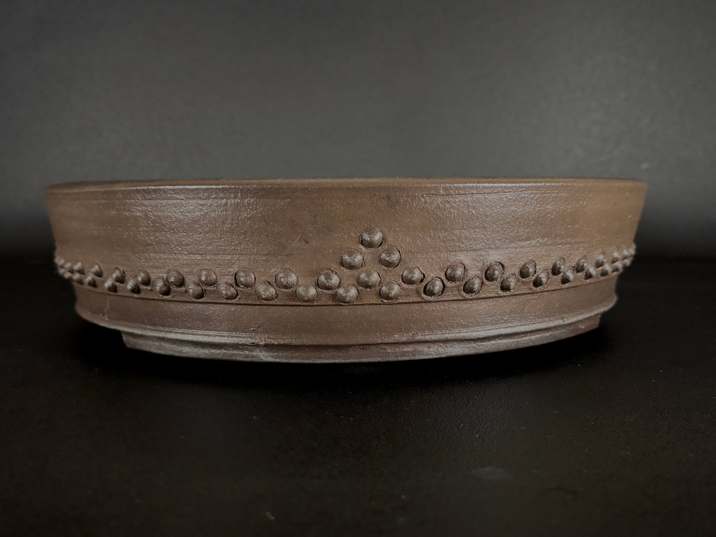 REIHOU 玲峰 (Matsushita Reiji 松下礼治) – Tokoname 常滑 – 37.0cm Round Drum 丸太鼓形 – Unglazed 無釉