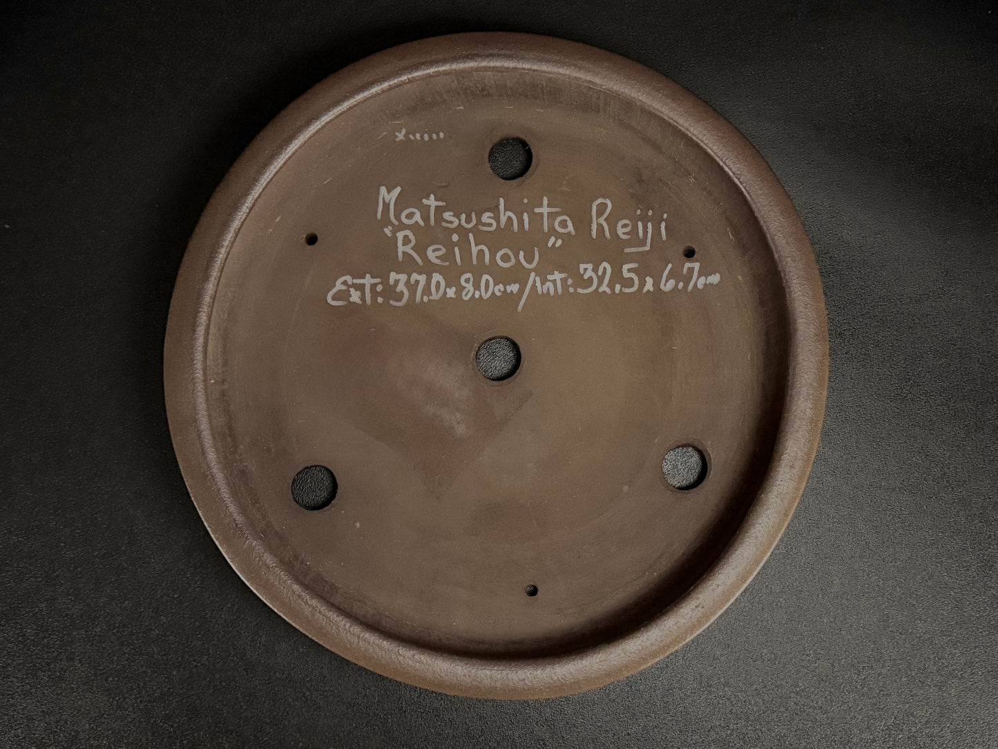 REIHOU 玲峰 (Matsushita Reiji 松下礼治) – Tokoname 常滑 – 37.0cm Round Drum 丸太鼓形 – Unglazed 無釉