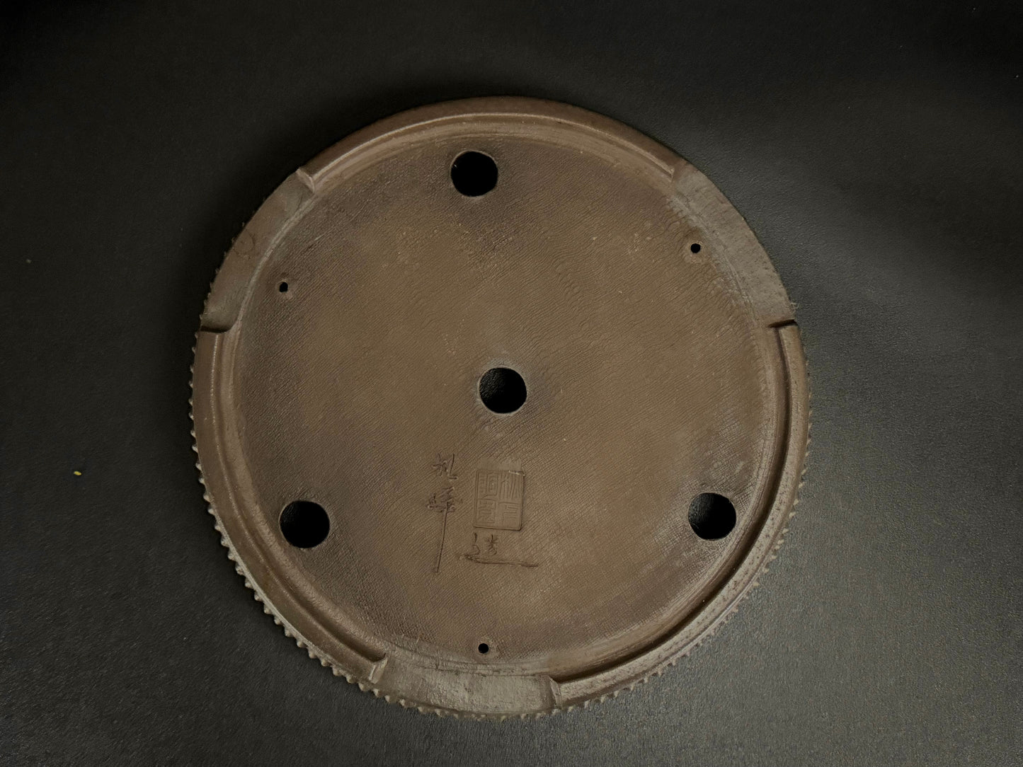 REIHOU 玲峰 (Matsushita Reiji 松下礼治) – Tokoname 常滑 – 37.0cm Round Drum 丸太鼓形 – Unglazed 無釉