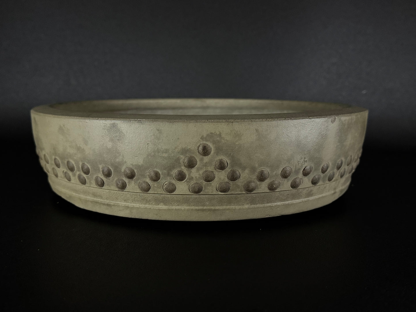 TOUYOU / TOYO 陶陽 (Matsumoto Takeshi 松本 武) – Tokoname 常滑市 – 33.6cm Round Drum 丸形太鼓鉢 – Unglazed 無釉