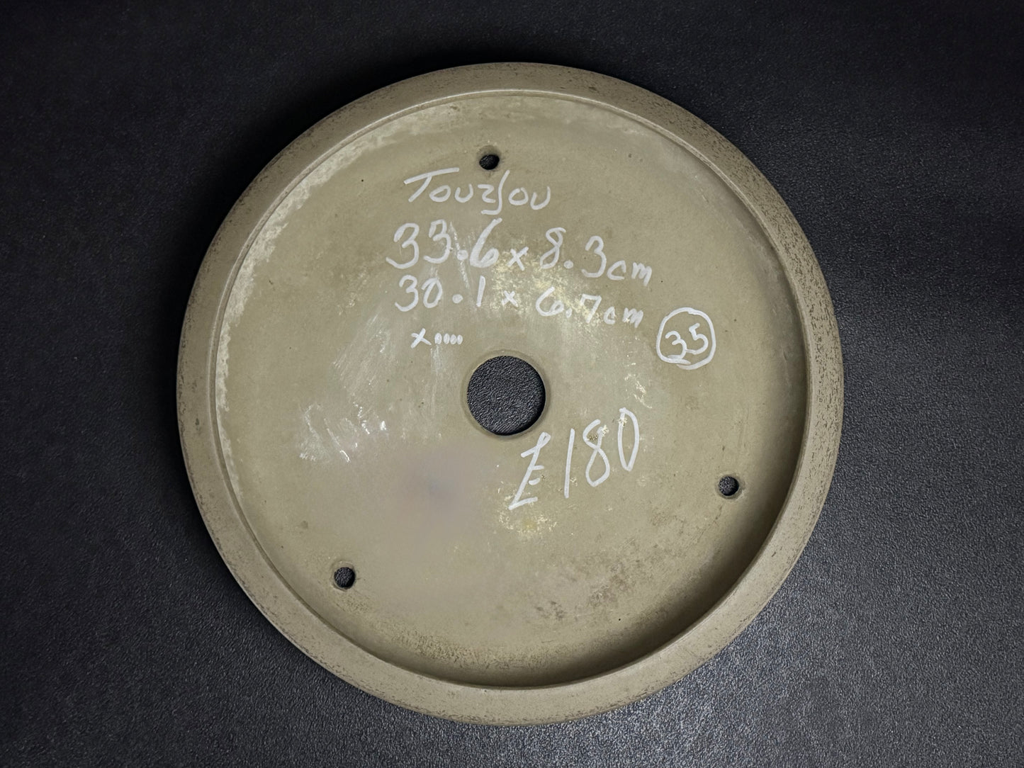TOUYOU / TOYO 陶陽 (Matsumoto Takeshi 松本 武) – Tokoname 常滑市 – 33.6cm Round Drum 丸形太鼓鉢 – Unglazed 無釉