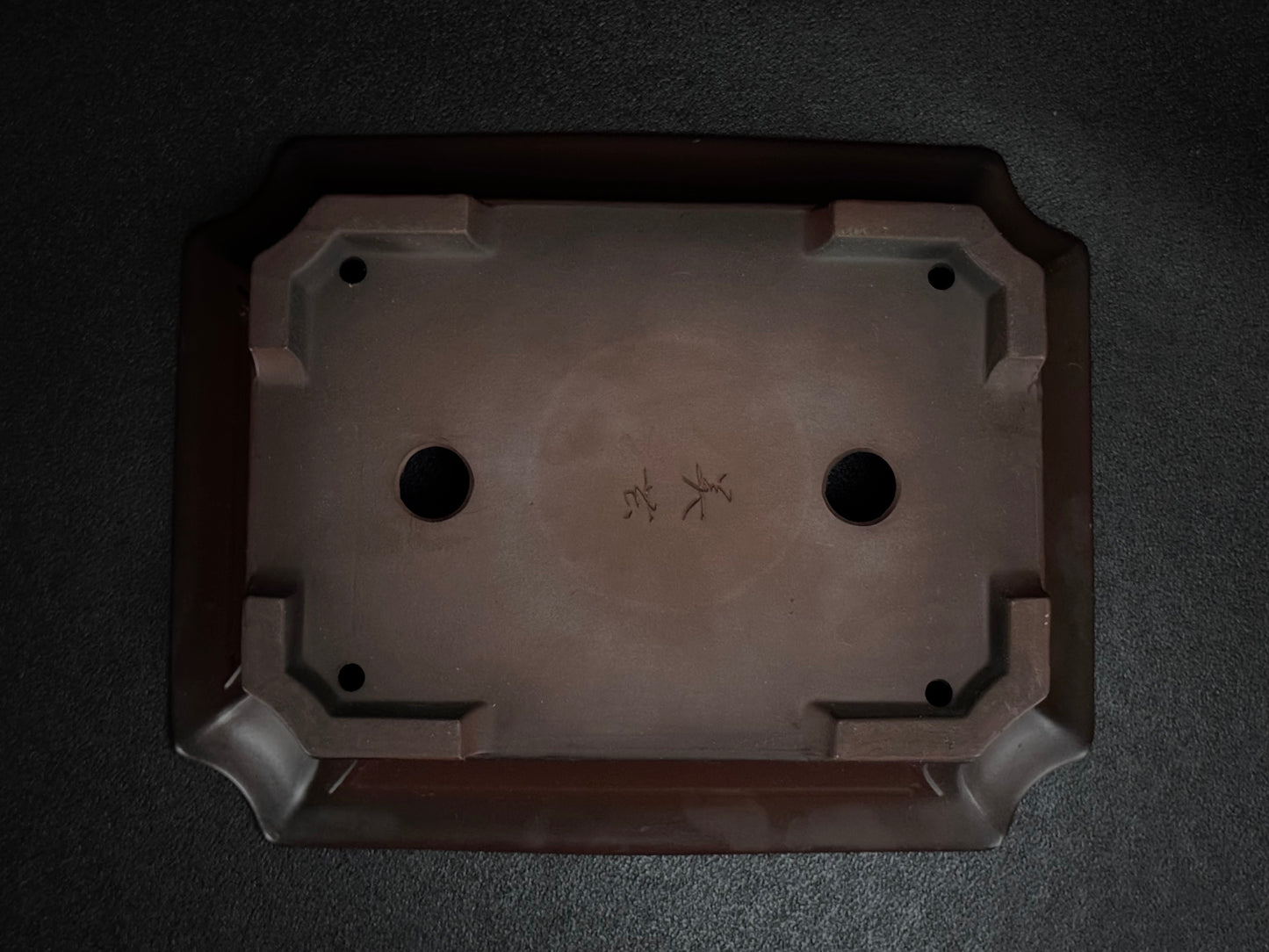BIGEI 美芸 (Hirata Atsumi 平田あつみ) – Tokoname 常滑市 – 30.6cm Cut-Corner Rectangular 隅切長方形 – Unglazed 無釉