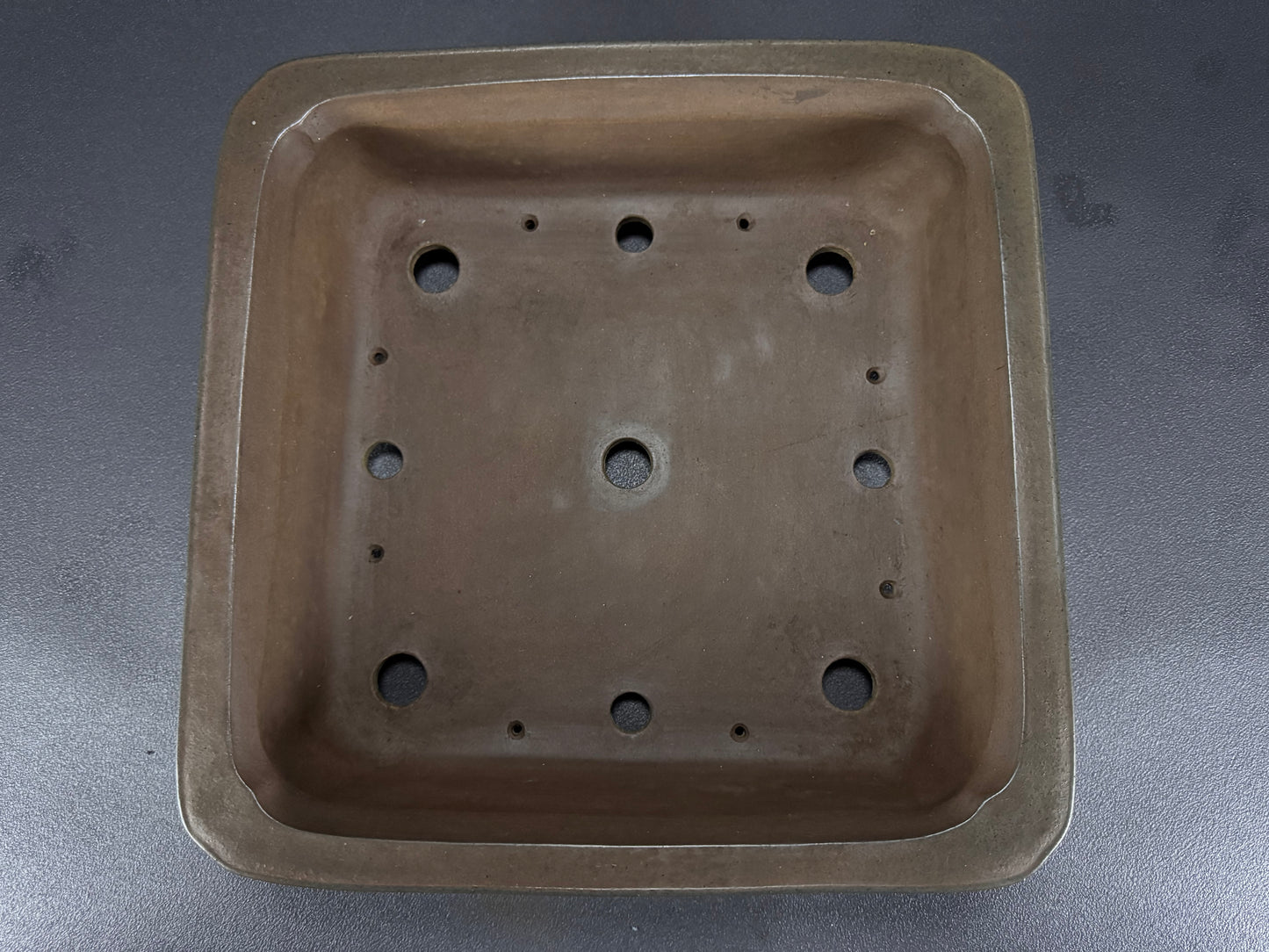 GYOZAN 2nd Gen (Yuuji Nakano 中野 裕二 )"Hand signed 爪描き" - 常滑 – 33.5cm Square Unglazed 角鉢 無釉 On Hold please ask if interested.