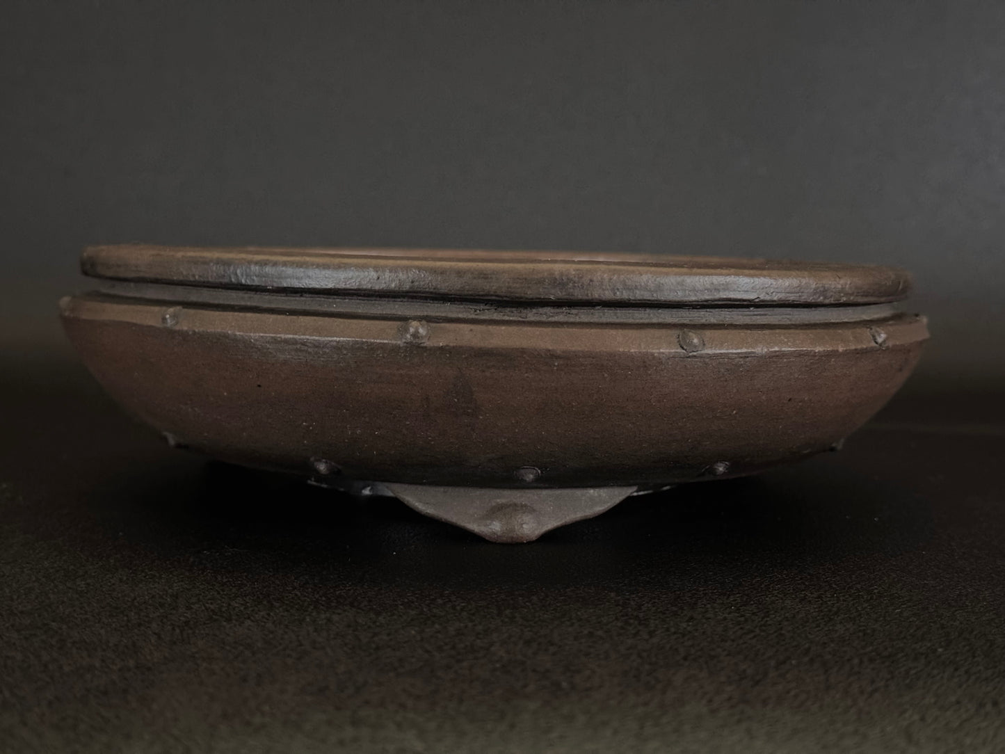 SHOZAN 松山 – Watanabe Shozo 渡辺正三 - 常滑 - 25.0cm Round Bag-Style Drum (袋形・太鼓形丸鉢) Unglazed (無釉) Retake photos they are too dark