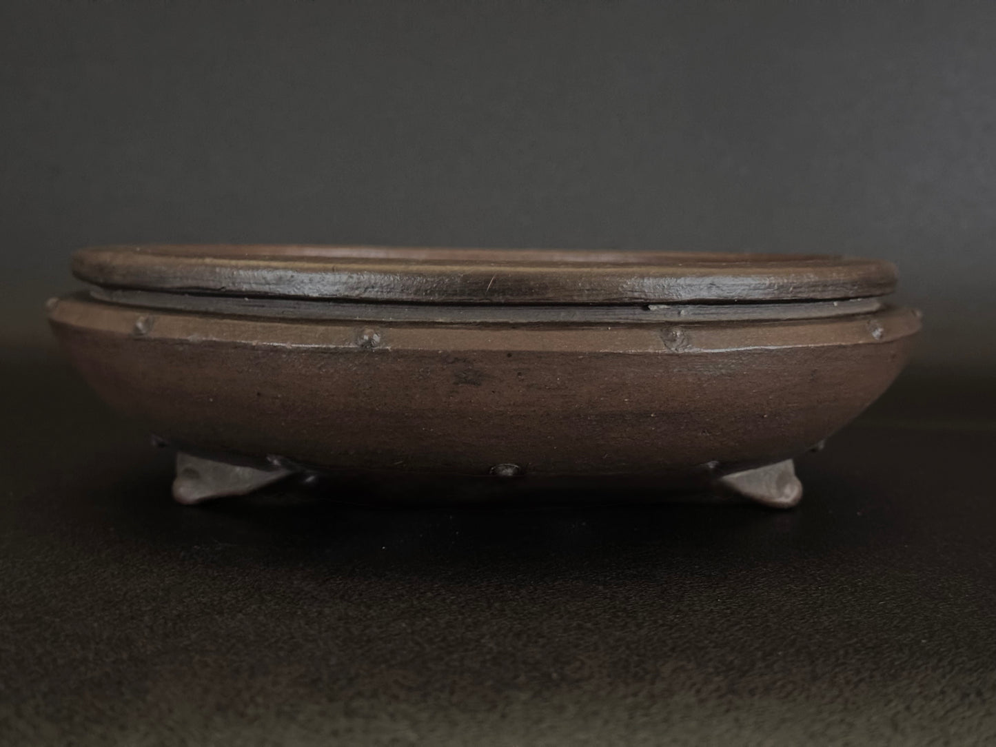SHOZAN 松山 – Watanabe Shozo 渡辺正三 - 常滑 - 25.0cm Round Bag-Style Drum (袋形・太鼓形丸鉢) Unglazed (無釉) Retake photos they are too dark