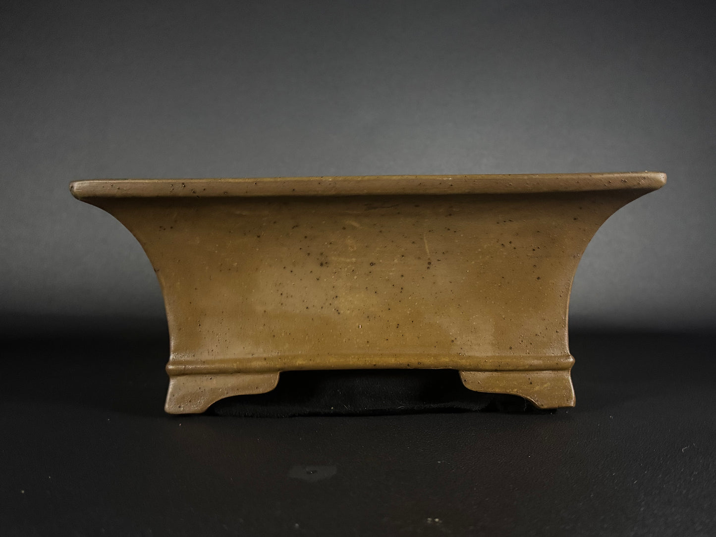 IZUMI-ya Matsushita Masuo 泉屋 松下益夫 (aka SENGO/Zenigo 泉古) - 常滑 -  33.4cm rectangular, unglazed.