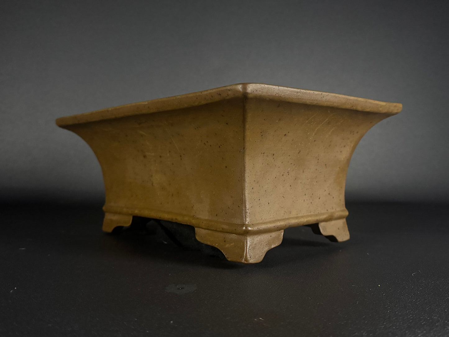 IZUMI-ya Matsushita Masuo 泉屋 松下益夫 (aka SENGO/Zenigo 泉古) - 常滑 -  33.4cm rectangular, unglazed.