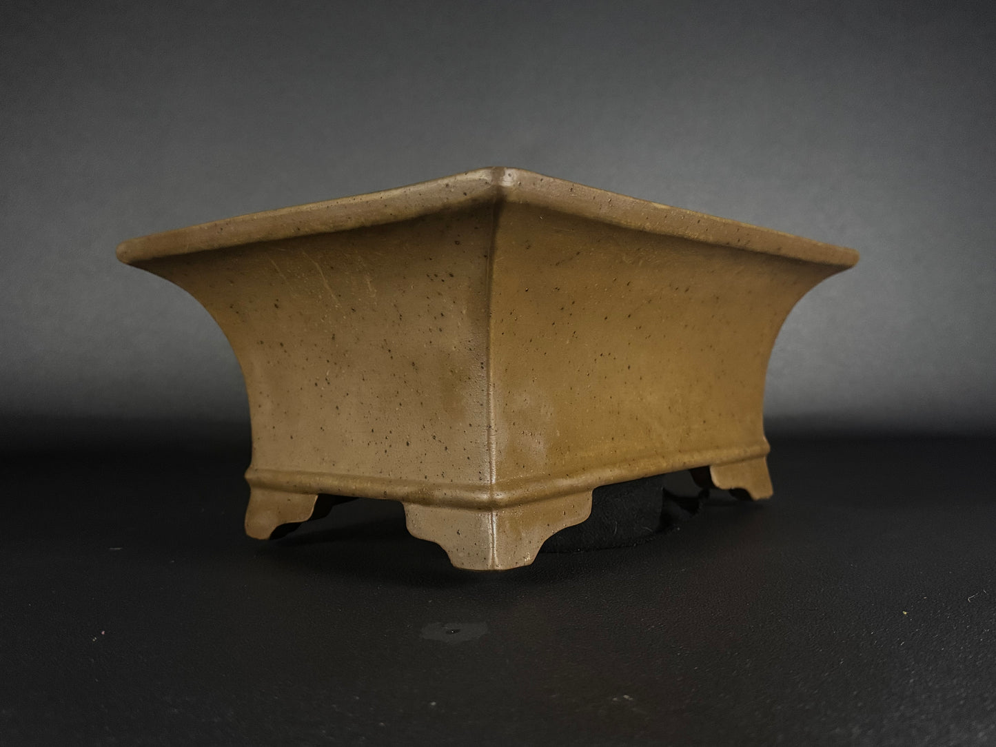 IZUMI-ya Matsushita Masuo 泉屋 松下益夫 (aka SENGO/Zenigo 泉古) - 常滑 -  33.4cm rectangular, unglazed.