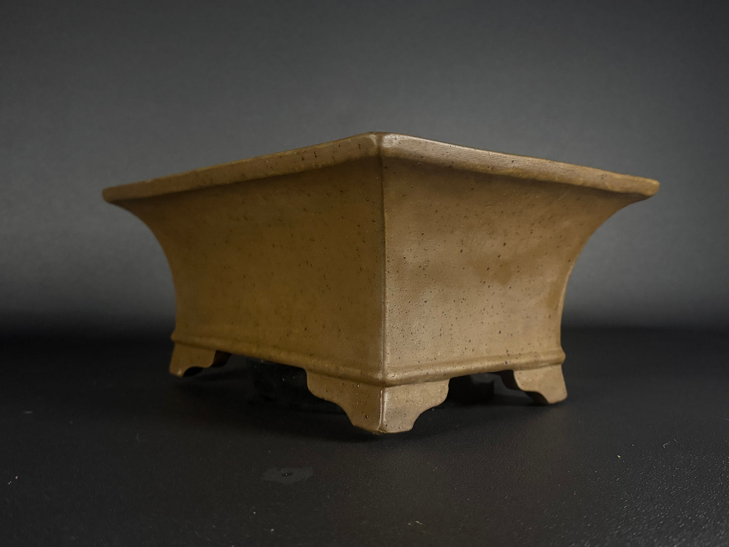 IZUMI-ya Matsushita Masuo 泉屋 松下益夫 (aka SENGO/Zenigo 泉古) - 常滑 -  33.4cm rectangular, unglazed.