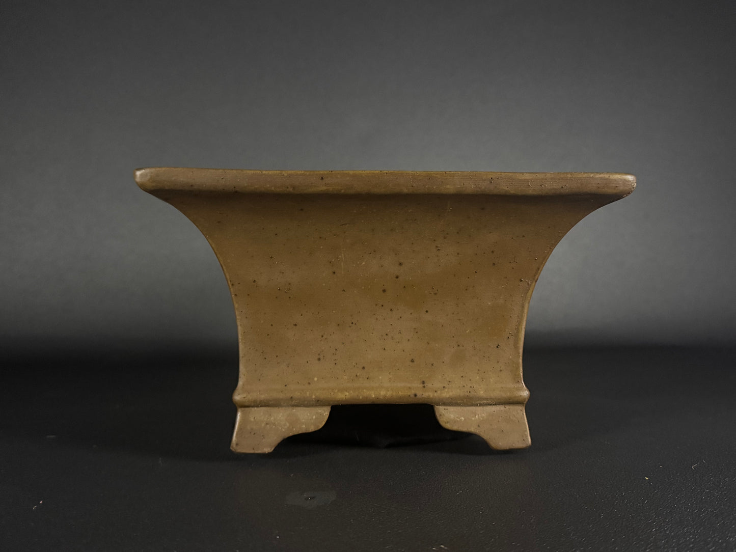 IZUMI-ya Matsushita Masuo 泉屋 松下益夫 (aka SENGO/Zenigo 泉古) - 常滑 -  33.4cm rectangular, unglazed.
