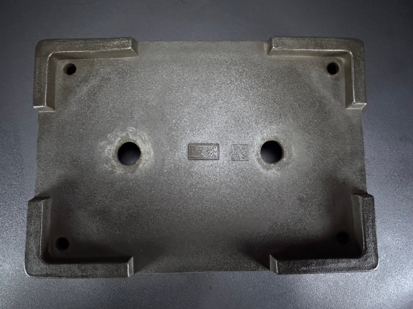 YAMAAKI (山秋窯) – 3rd Generation Kataoka Toshio (片岡俊夫 作) Production – 常滑 – 48.8cm Rectangular Unglazed (長方形 無釉)