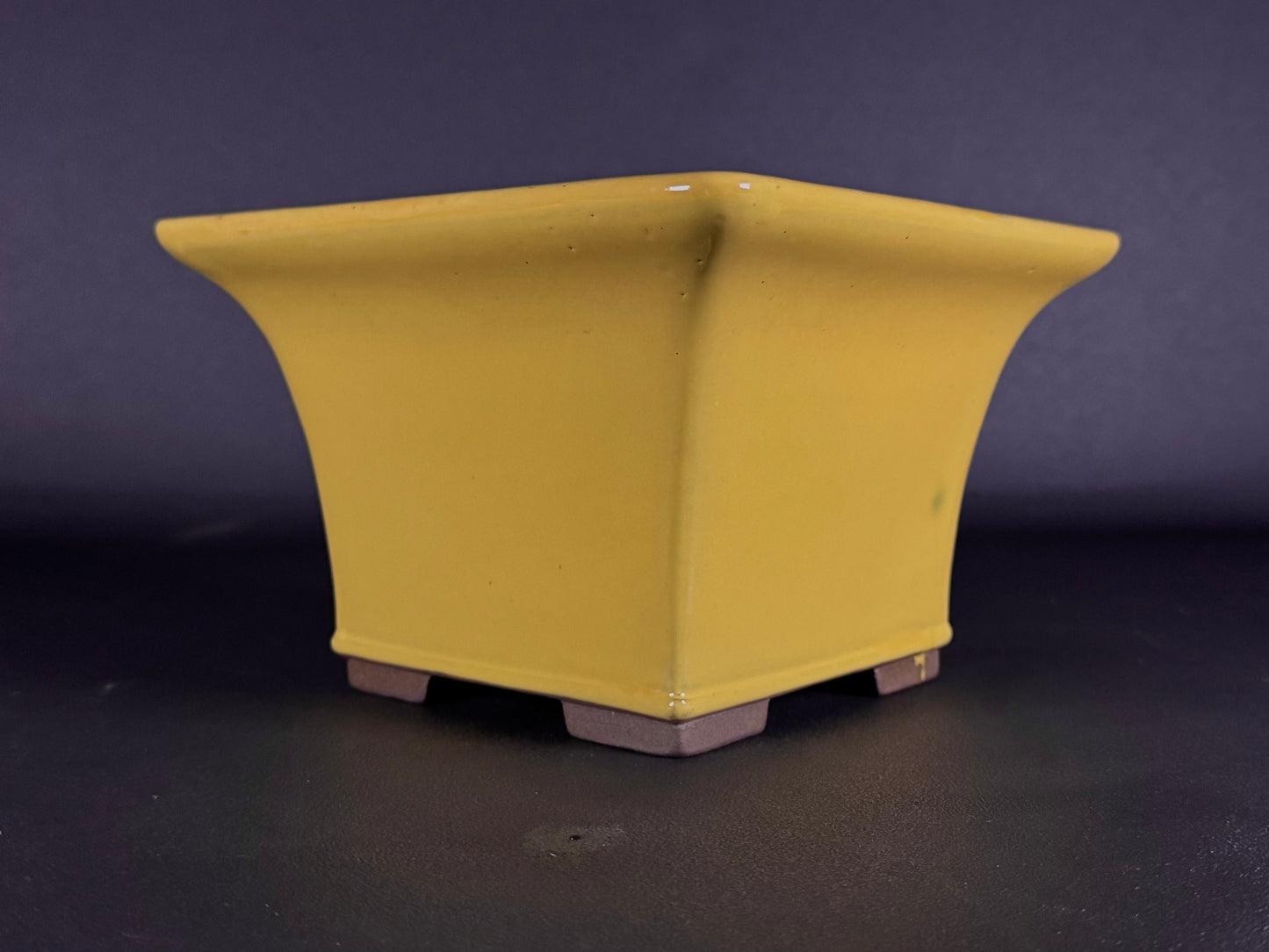 YAMAAKI 山秋 – 3rd Generation (Kataoka Toshio) 山秋三代 片岡俊雄 – 常滑 – 22.4cm Yellow Glazed Square Pot 黄釉角鉢