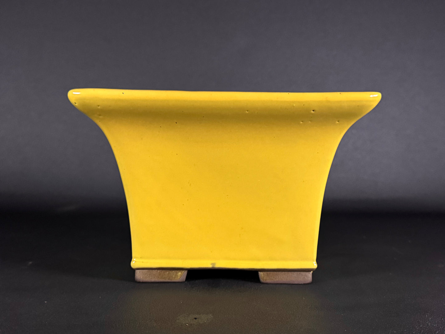 YAMAAKI 山秋 – 3rd Generation (Kataoka Toshio) 山秋三代 片岡俊雄 – 常滑 – 22.4cm Yellow Glazed Square Pot 黄釉角鉢