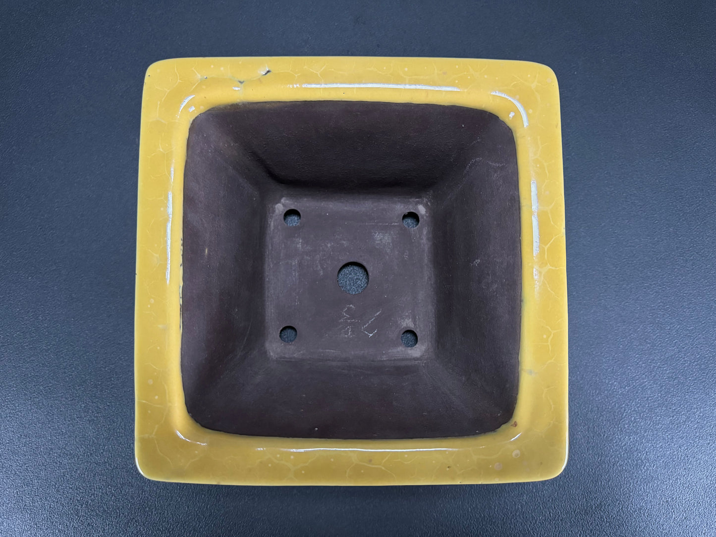 YAMAAKI 山秋 – 3rd Generation (Kataoka Toshio) 山秋三代 片岡俊雄 – 常滑 – 22.4cm Yellow Glazed Square Pot 黄釉角鉢
