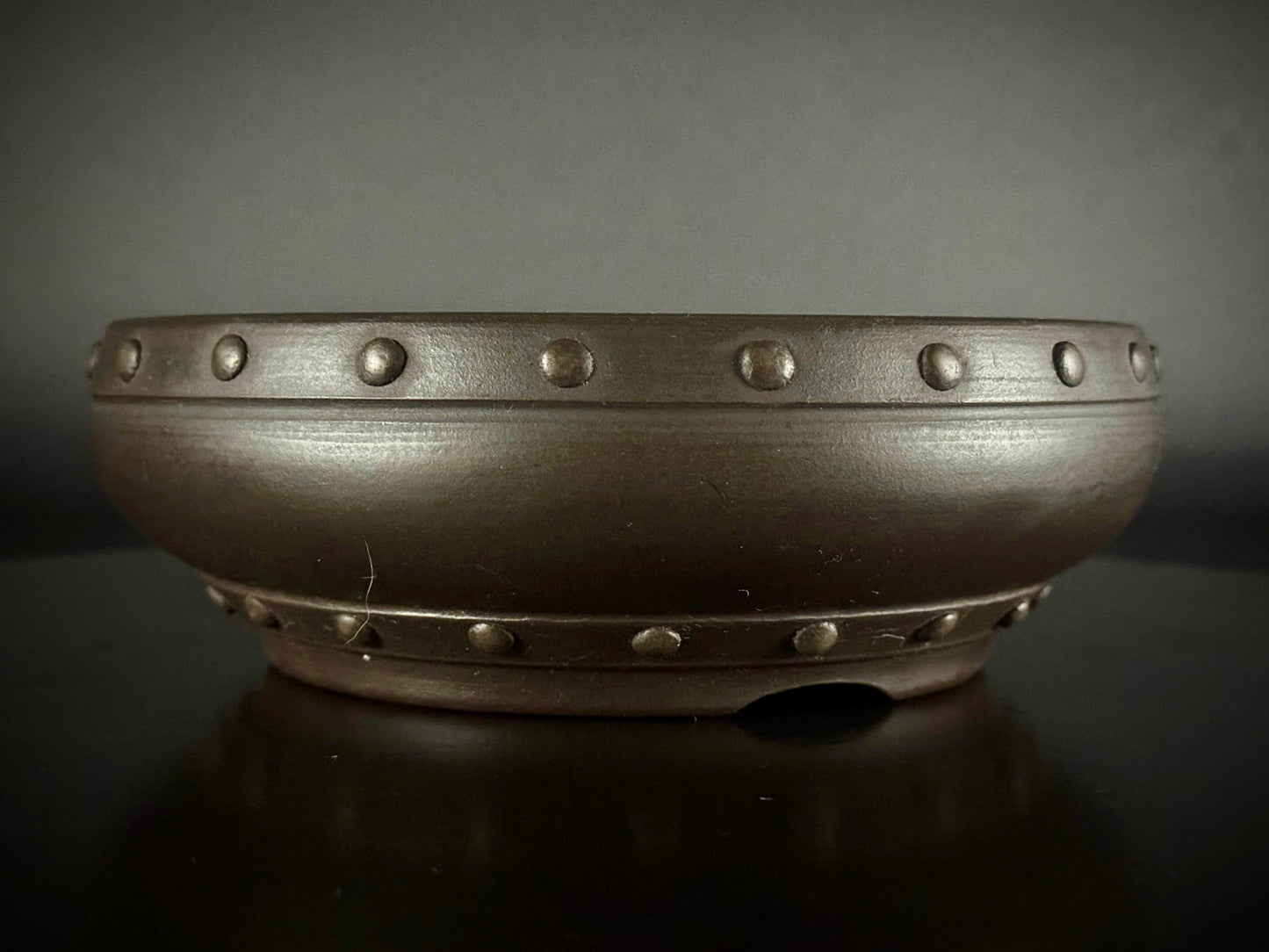 Akira Shouzan  ( 1st Generation Akira Watanabe 渡辺昭) – 常滑 – 17.8 cm Round (丸鉢) Rivet-Style