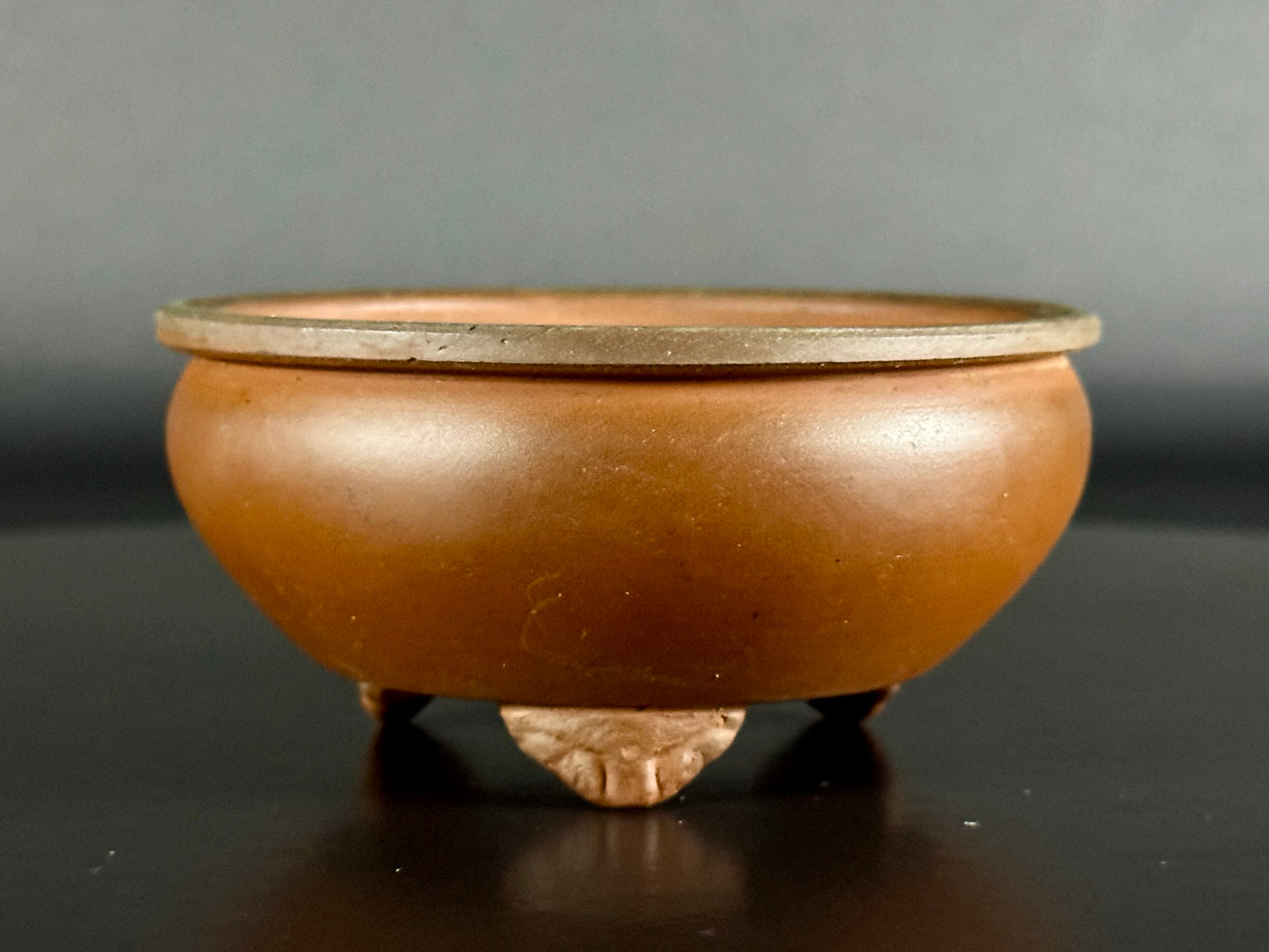 BIGEI 美芸 (Hirata Atsumi 平田あつみ) – Tokoname 常滑 – 9.1 x 4.5cm Round – Unglazed