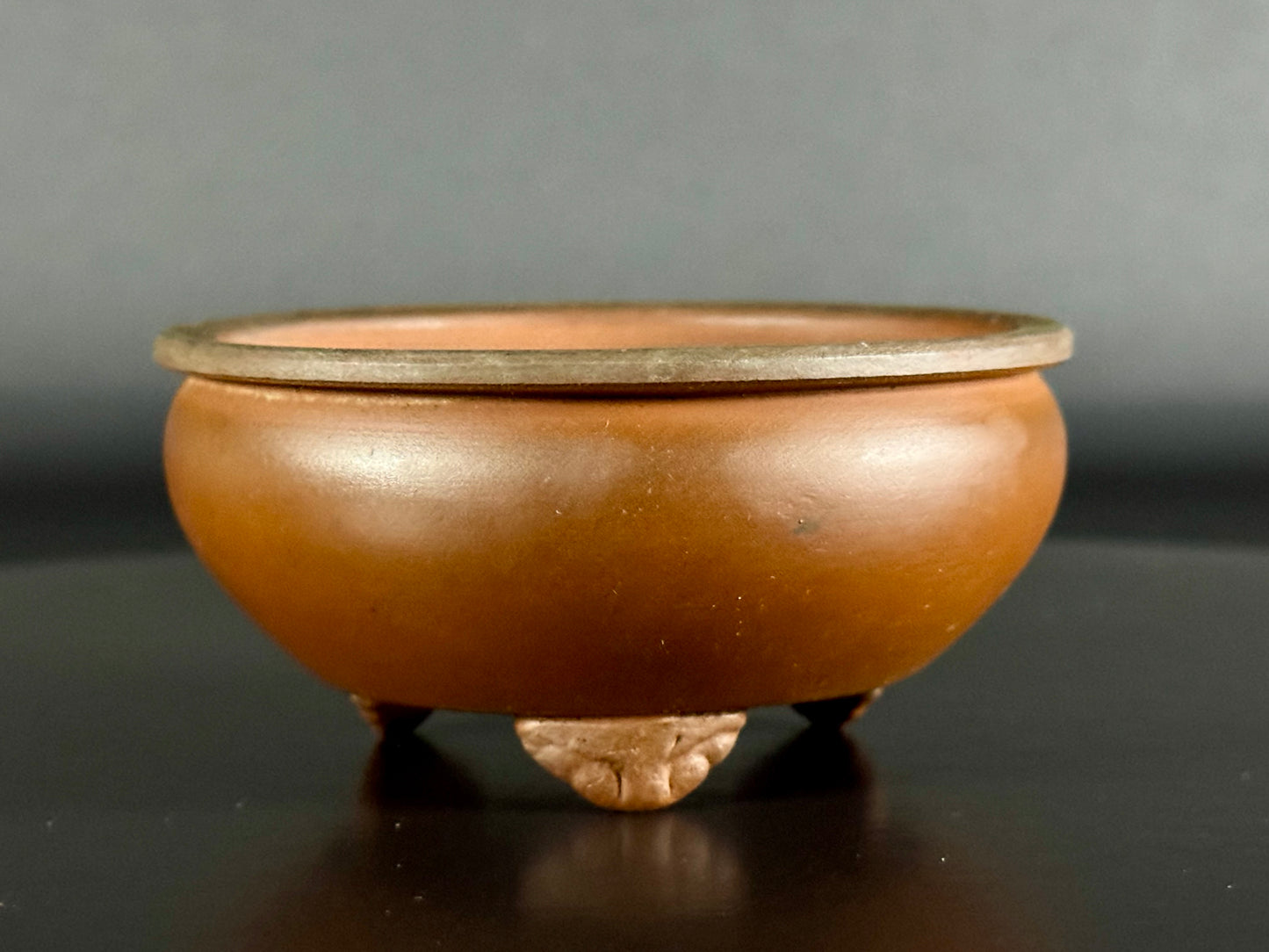 BIGEI 美芸 (Hirata Atsumi 平田あつみ) – Tokoname 常滑 – 9.1 x 4.5cm Round – Unglazed