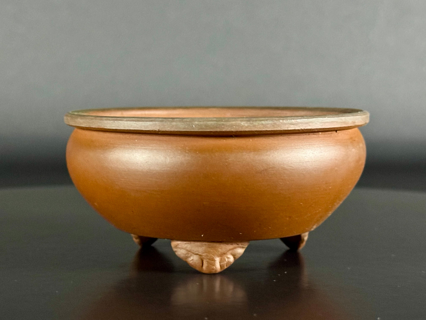 BIGEI 美芸 (Hirata Atsumi 平田あつみ) – Tokoname 常滑 – 9.1 x 4.5cm Round – Unglazed