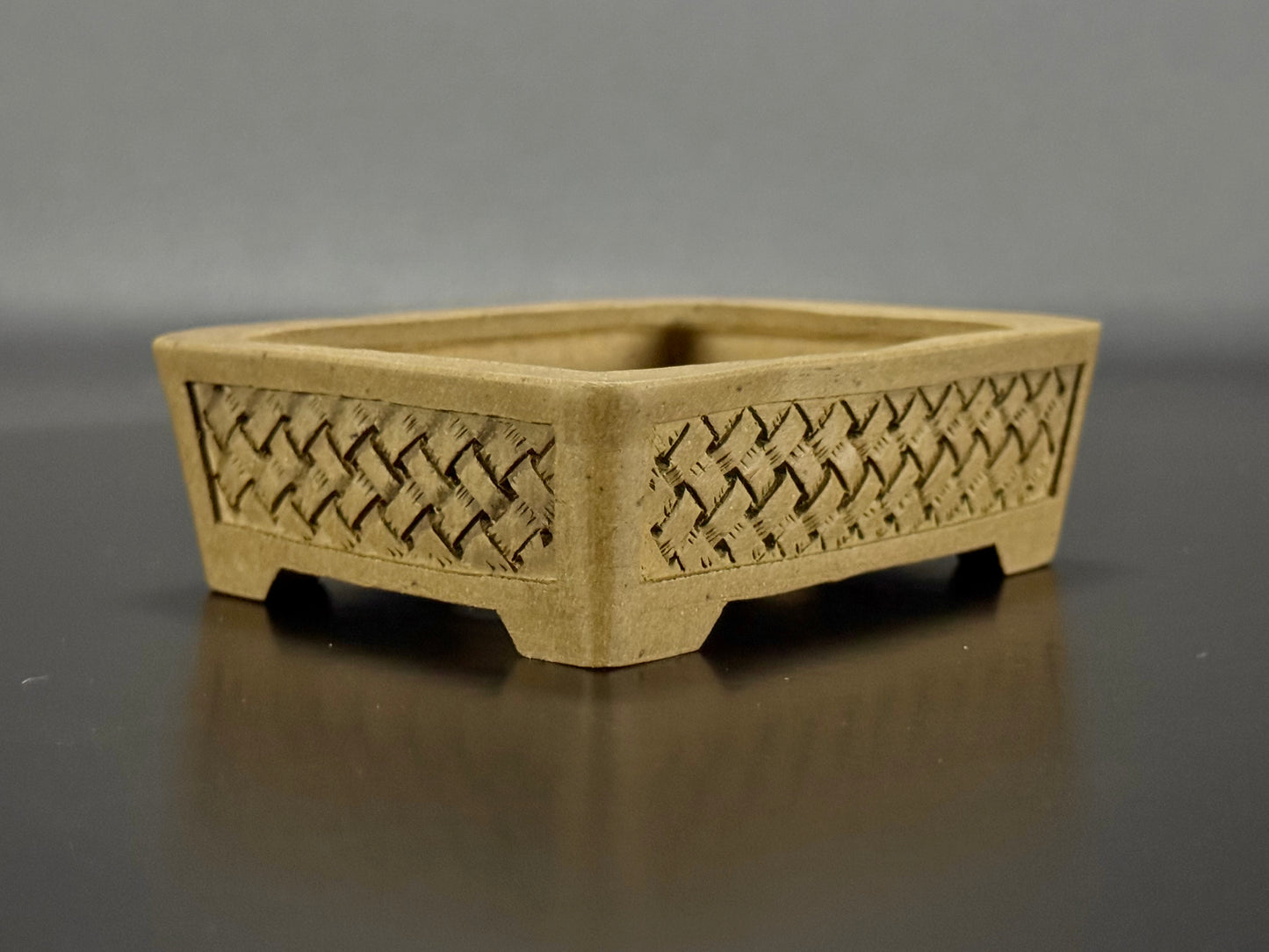 HAYASHI TŌJAKU 陶雀  – 常滑 - 10.4cm Rectangular bamboo-basket motif (竹編み文様, take-ami monyo