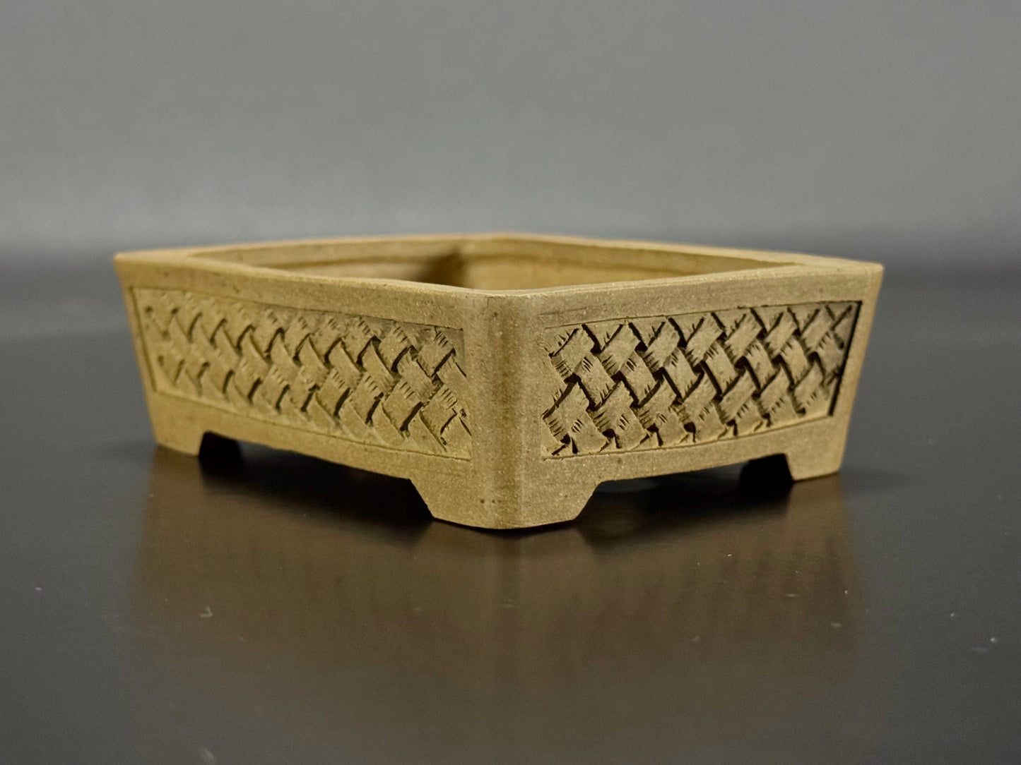 HAYASHI TŌJAKU 陶雀  – 常滑 - 10.4cm Rectangular bamboo-basket motif (竹編み文様, take-ami monyo