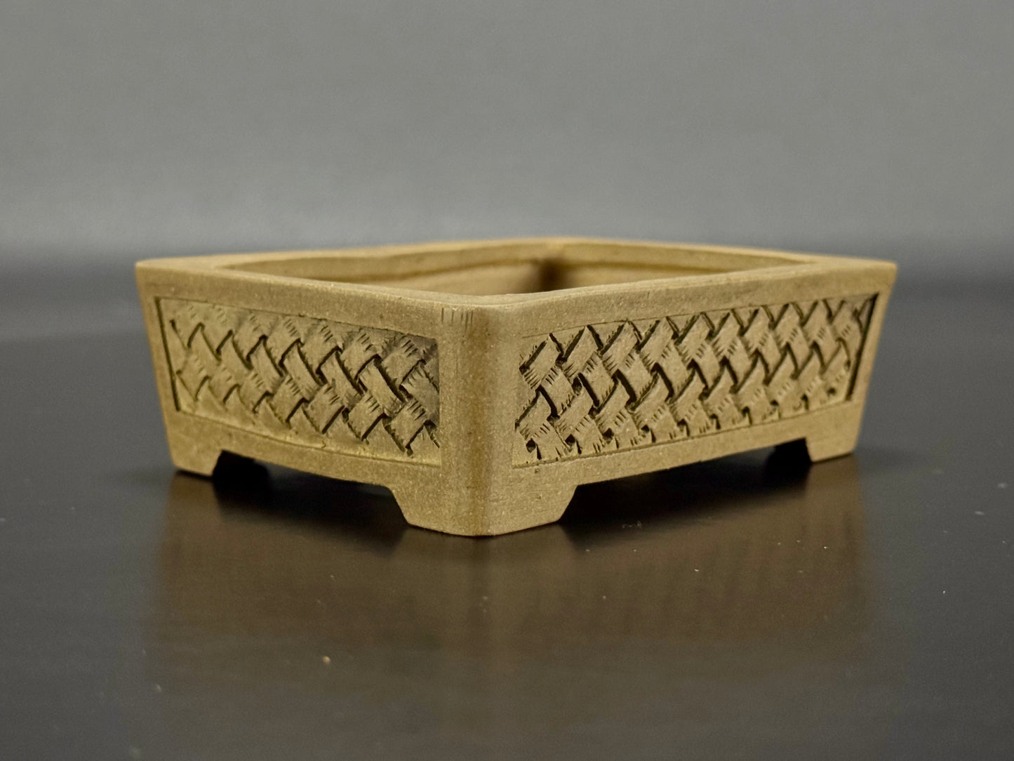 HAYASHI TŌJAKU 陶雀  – 常滑 - 10.4cm Rectangular bamboo-basket motif (竹編み文様, take-ami monyo
