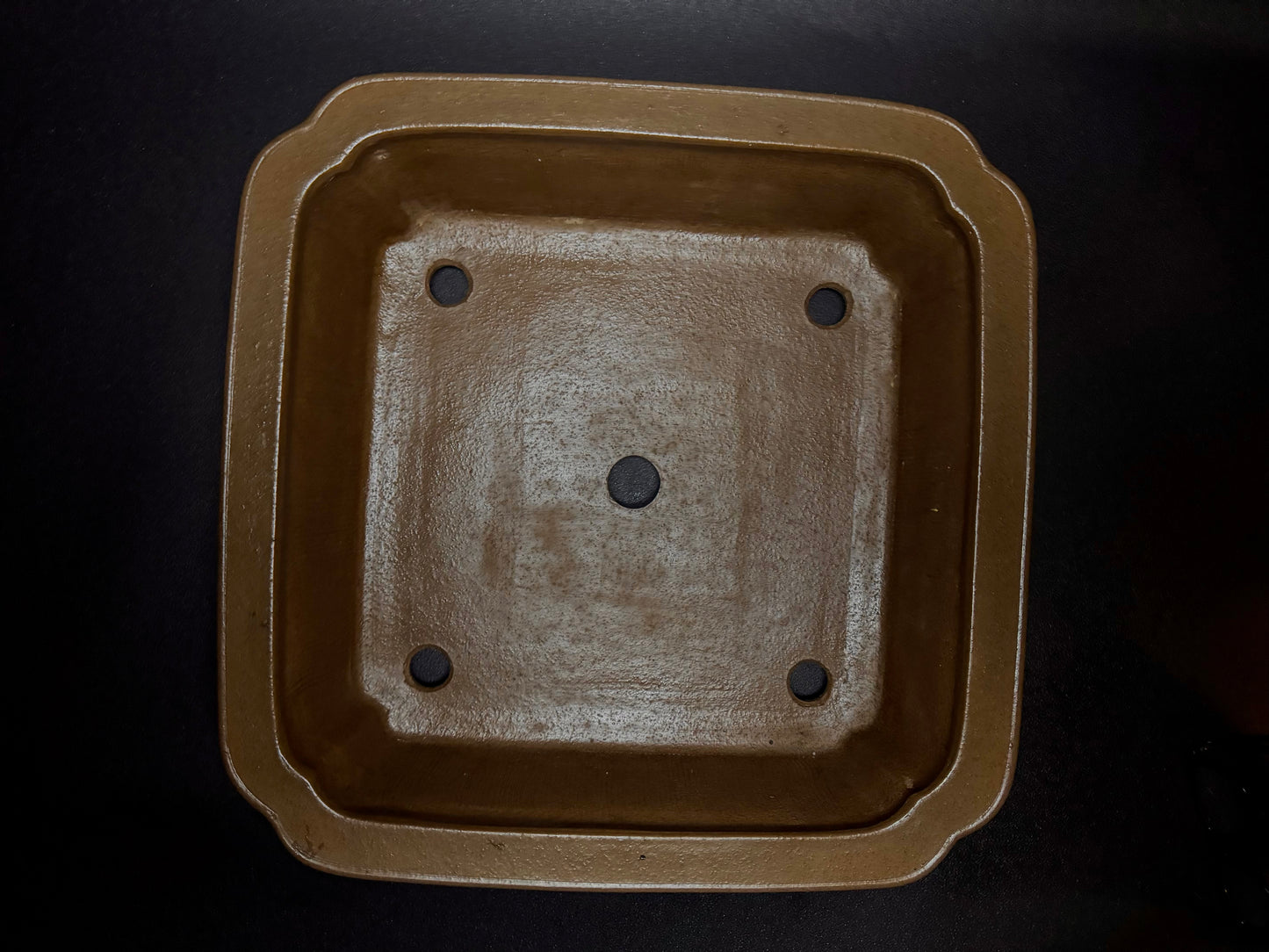 KEIZAN HISADA 久山 桂山 - Hand signed 爪描き- 常滑 - 43.3cm Square (正方鉢) Unglazed 無釉