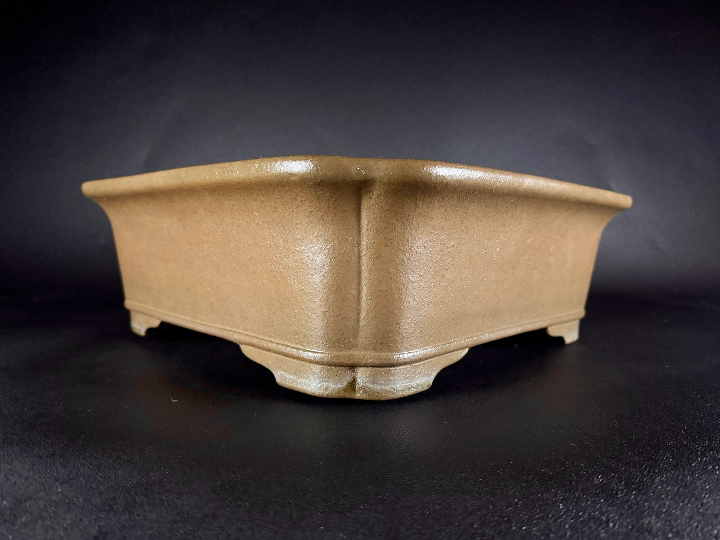 KEIZAN HISADA 久山 桂山 - Hand signed 爪描き- 常滑 - 43.3cm Square (正方鉢) Unglazed 無釉