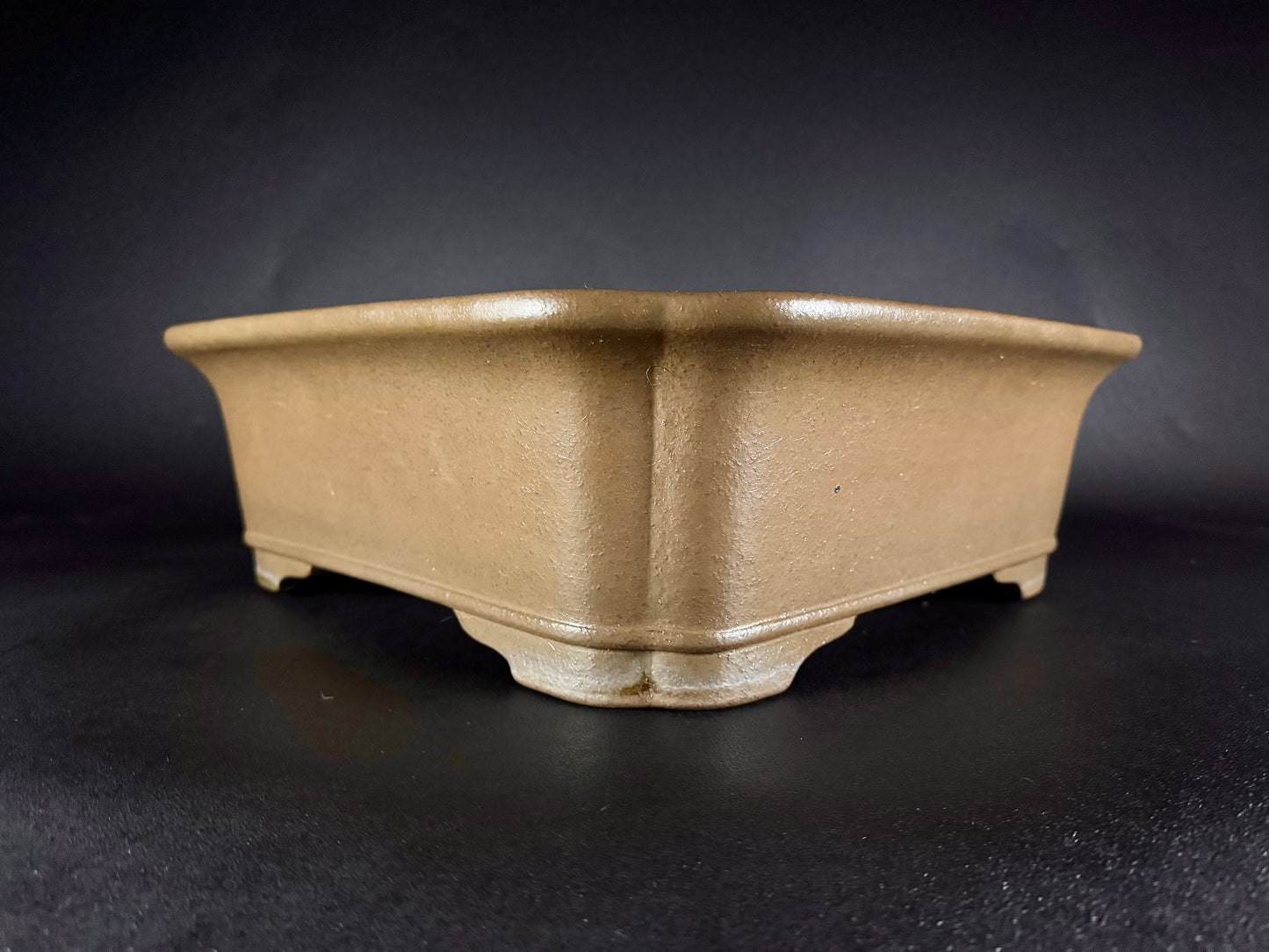 KEIZAN HISADA 久山 桂山 - Hand signed 爪描き- 常滑 - 43.3cm Square (正方鉢) Unglazed 無釉